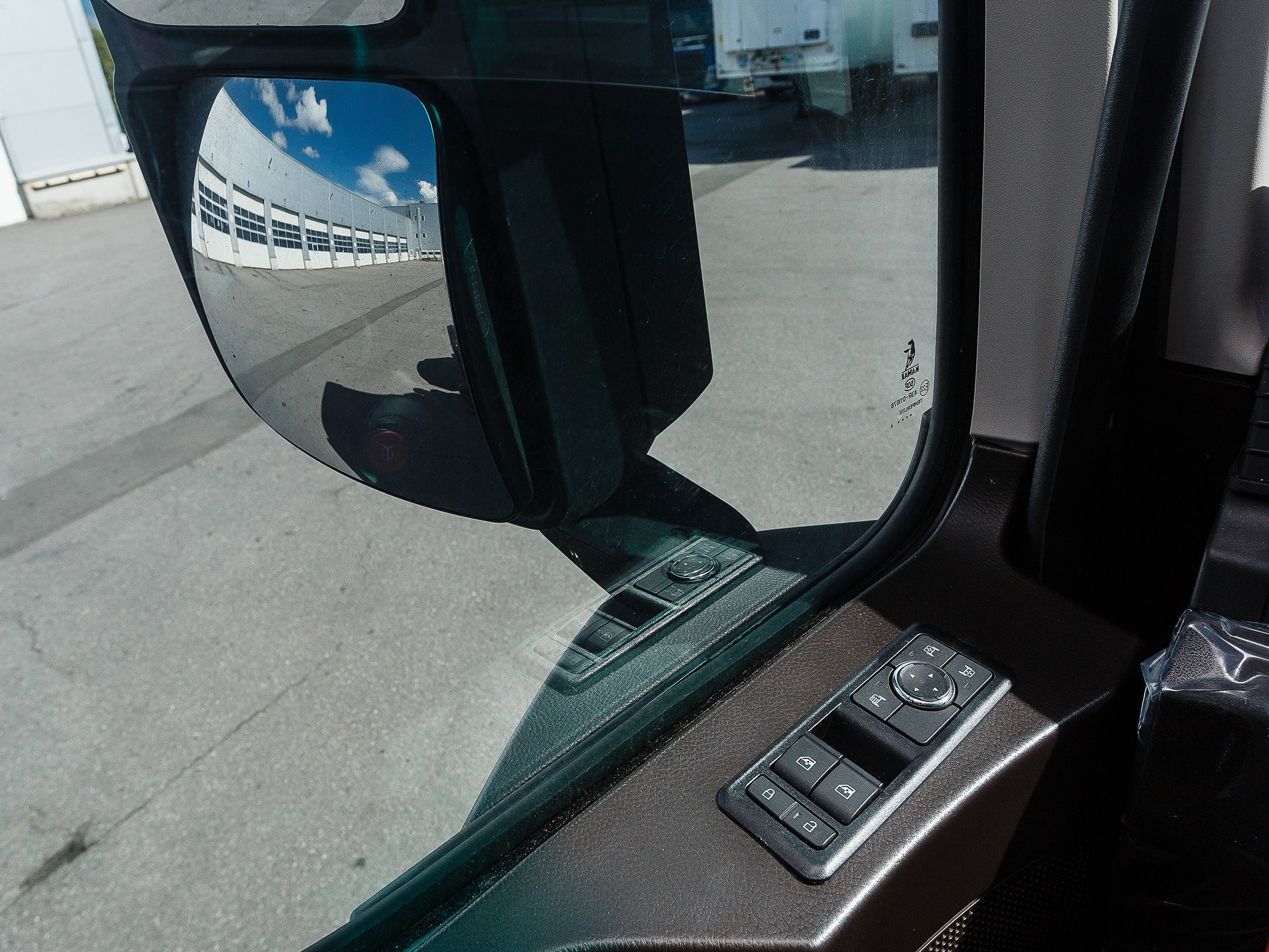 Автомобильный фотограф в СПб. Репортажная фотосъёмка в Санкт-Петербурге. Фотограф на мероприятие: выставки, презентации, автогонки. Фото для сайта, отчётов и публикации в сми. Профессиональный фотограф Сергей Пушкин. Промышленная фотосъёмка. Автопром. Фотосъёмка авто и спецтехники. Профессиональные фото большегрузов.