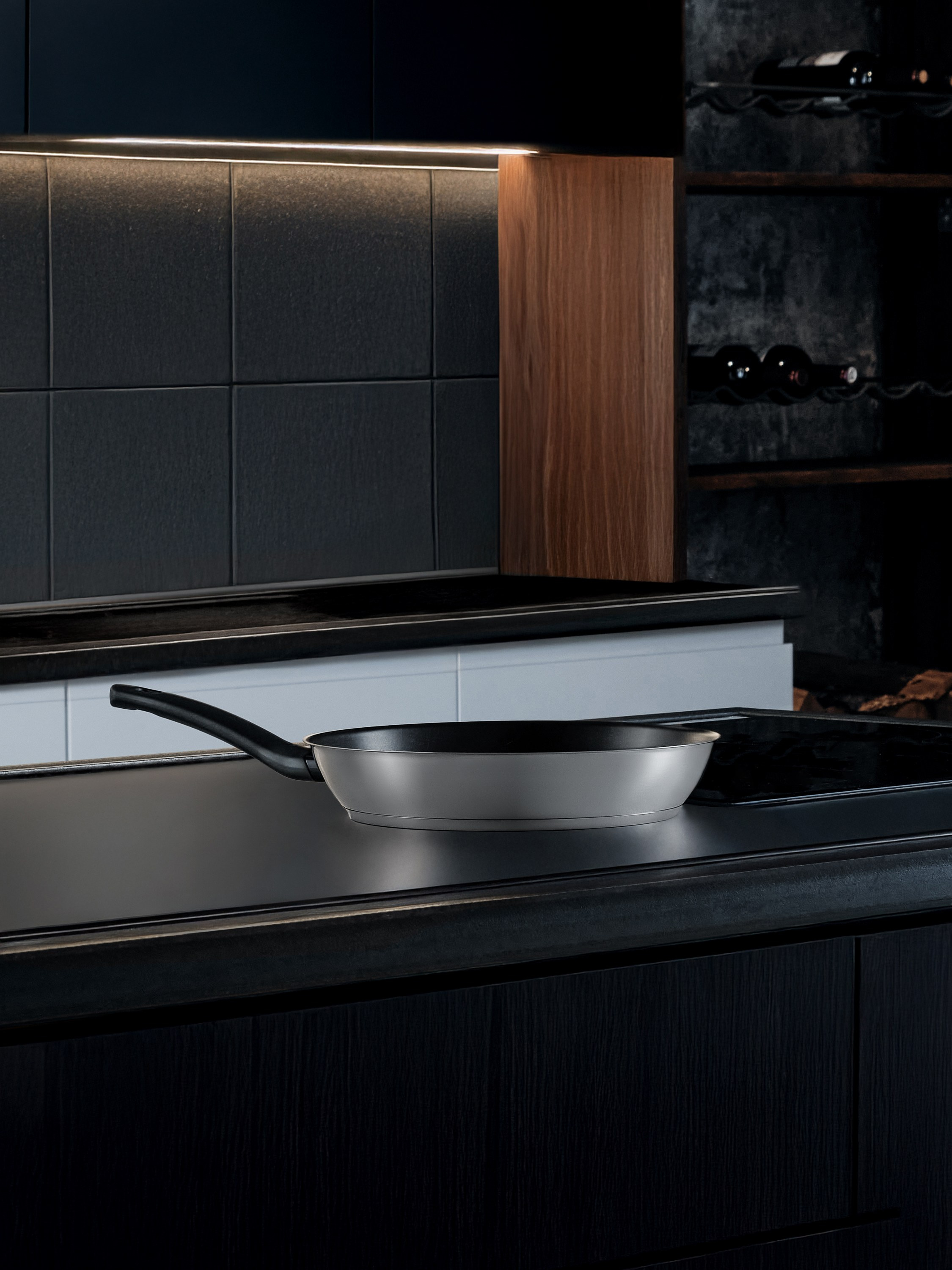 Кастрюли и сковородки. Предметный фотограф, инфографика и видео в Санкт-Петербурге