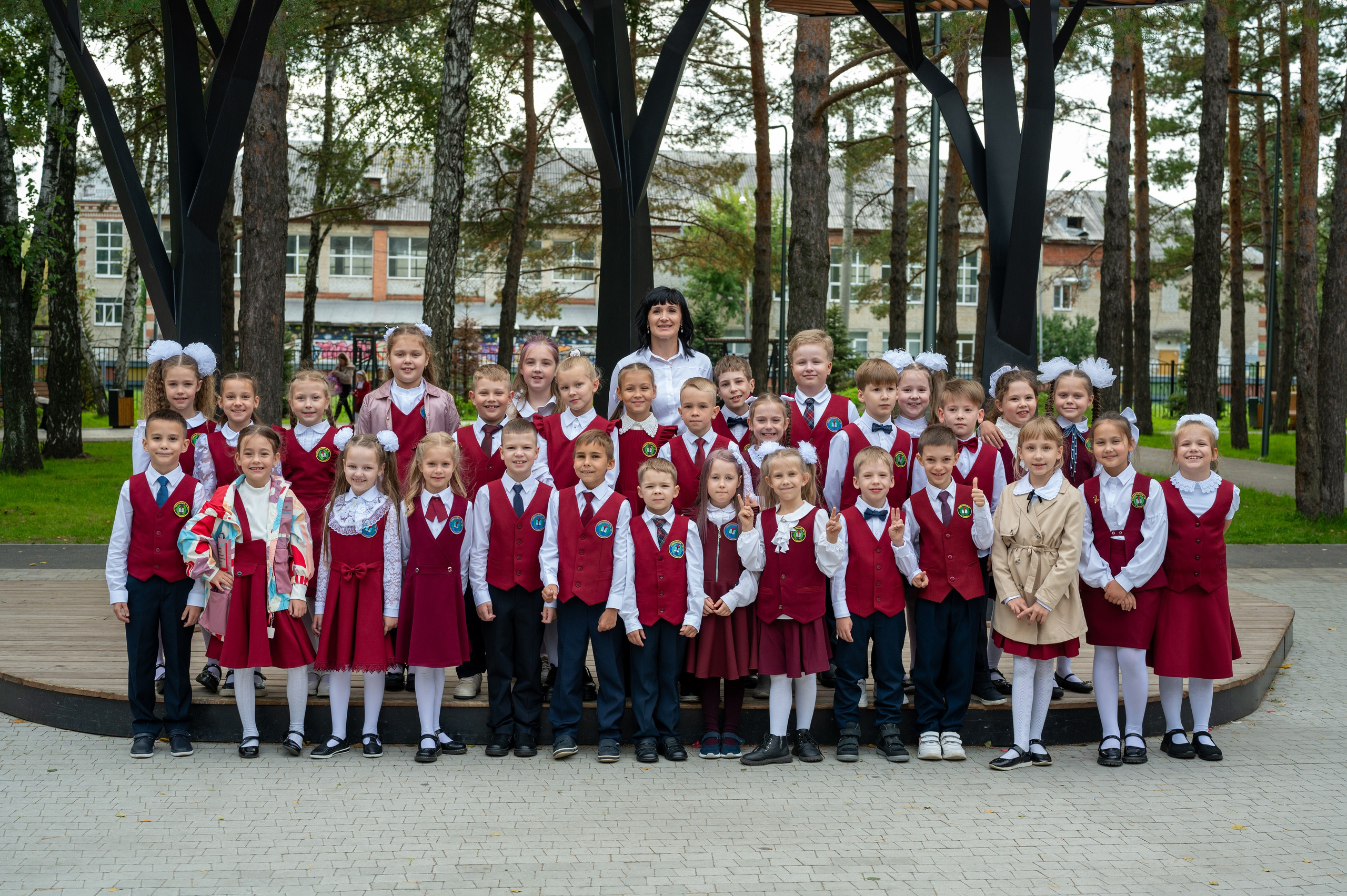 1 сентября 16 гимназия 2 класс (линейка + в классе+ на улице). Фотограф новорожденных, семейный детский в Тюмени Татьяна Морозова