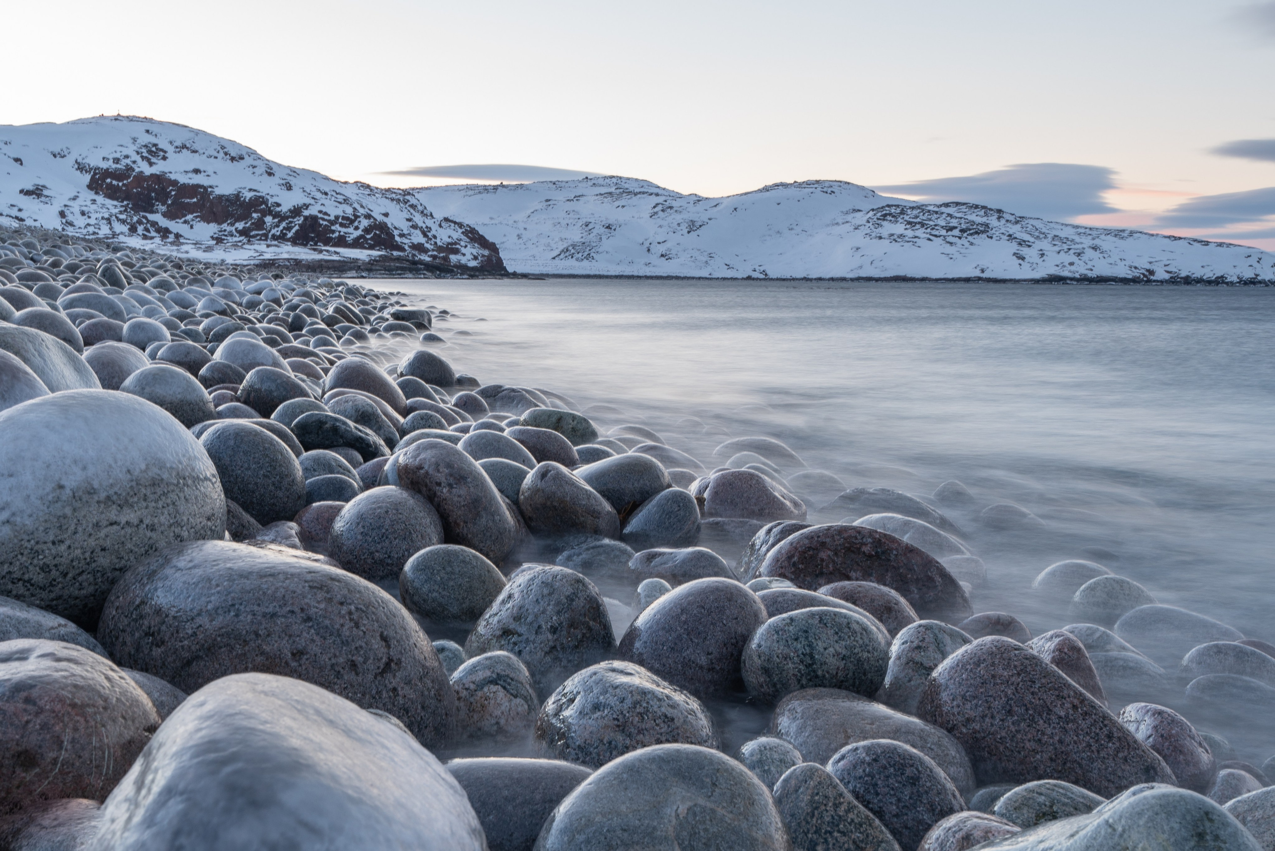 Яйца дракона Териберка пляж Кольский полуостров gusarov2906