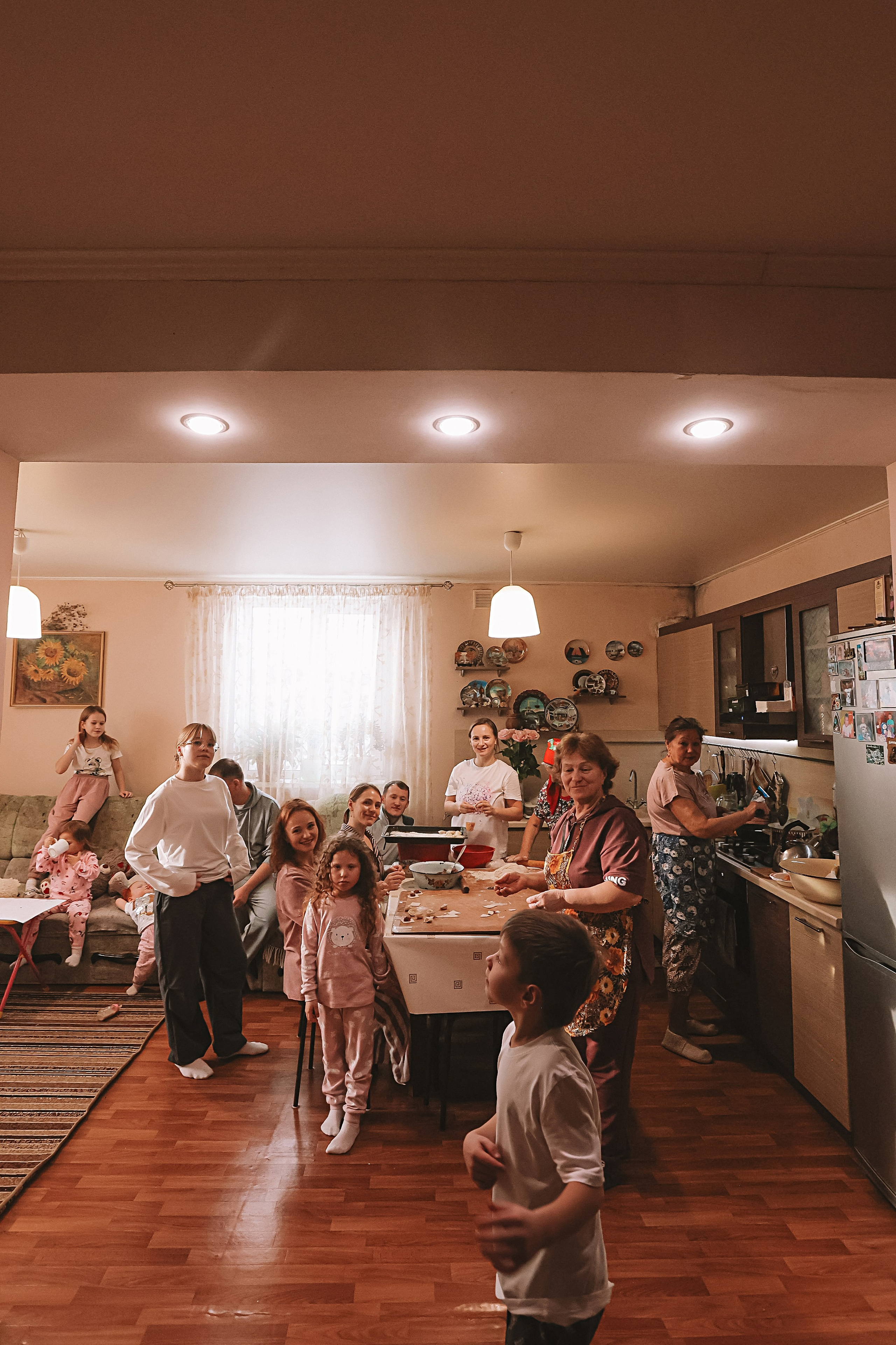 Большая семья репортаж. Семейный фотограф Тюмень, фотограф на роды Салмина Мария