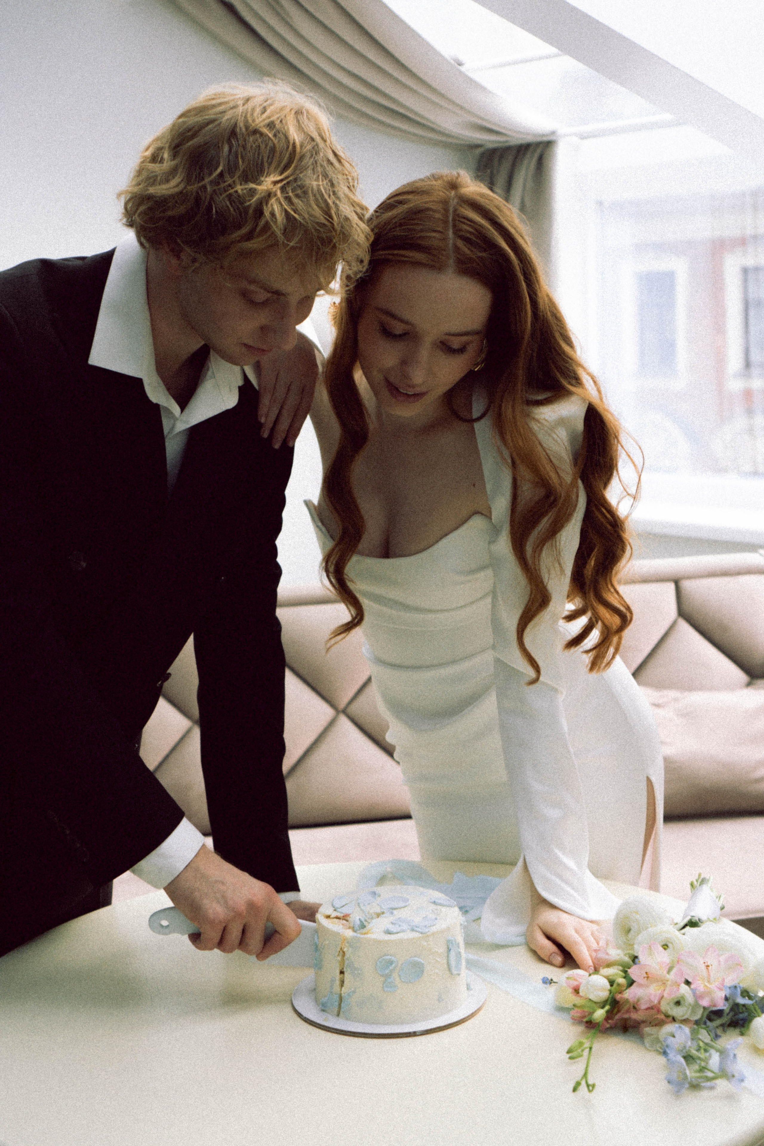 СВАДЕБНАЯ СЬЕМКА В ОТЕЛЕ. СБОРЫ ЖЕНИХА И НЕВЕСТЫ И ТАКЖЕ ТОР И ПОДГОТОВКА К ПРОГУЛКЕ. Профессиональный фотограф, Санкт-Петербург — Виктория Богомолова