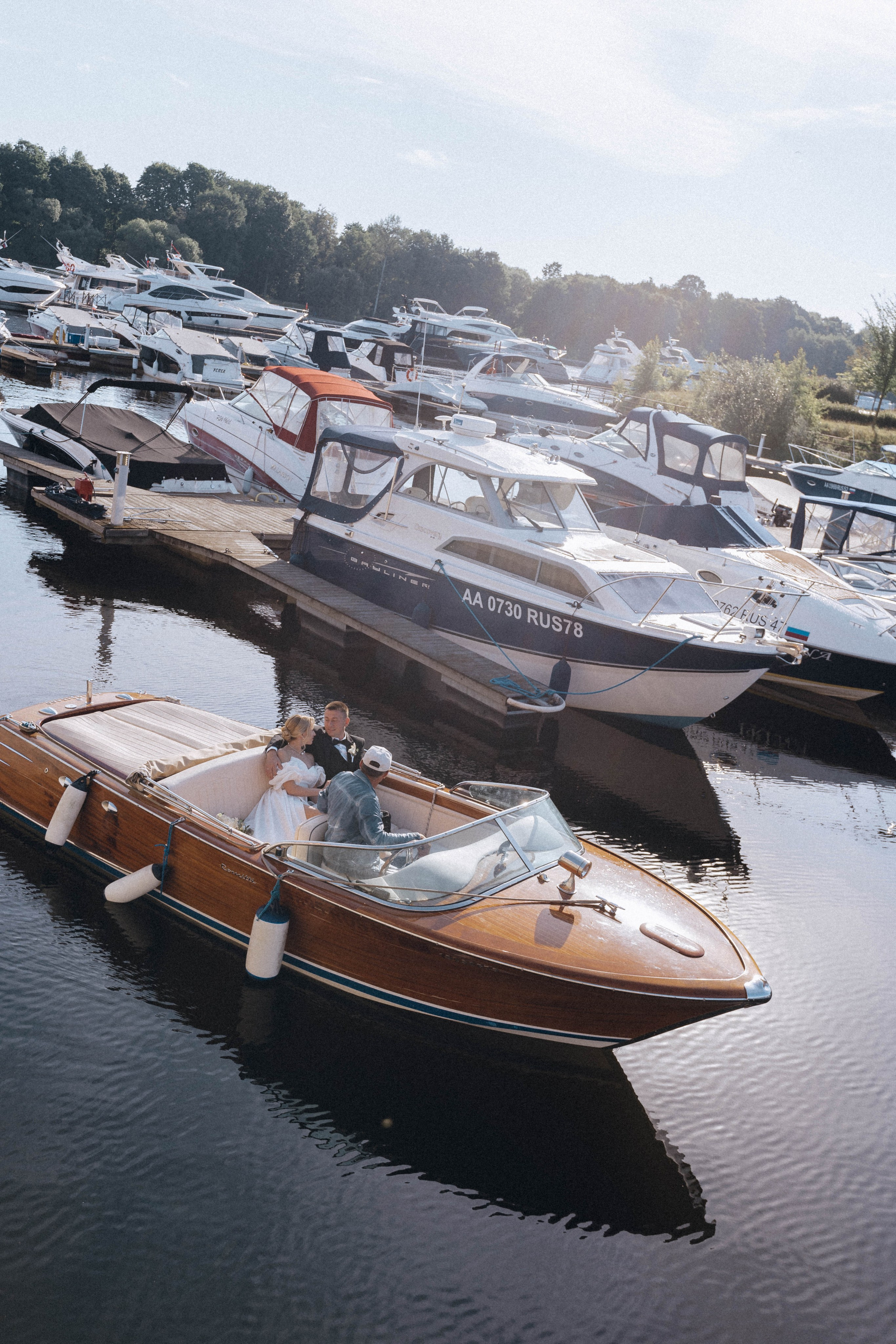 СВАДЕНБНАЯ СЬЕМКА НА КАТЕРЕ ПО КАНАЛАМ САНКТ-ПЕТЕРБУРГА И В АКВАТОРИИ НЕВЫ. Профессиональный фотограф, Санкт-Петербург — Виктория Богомолова