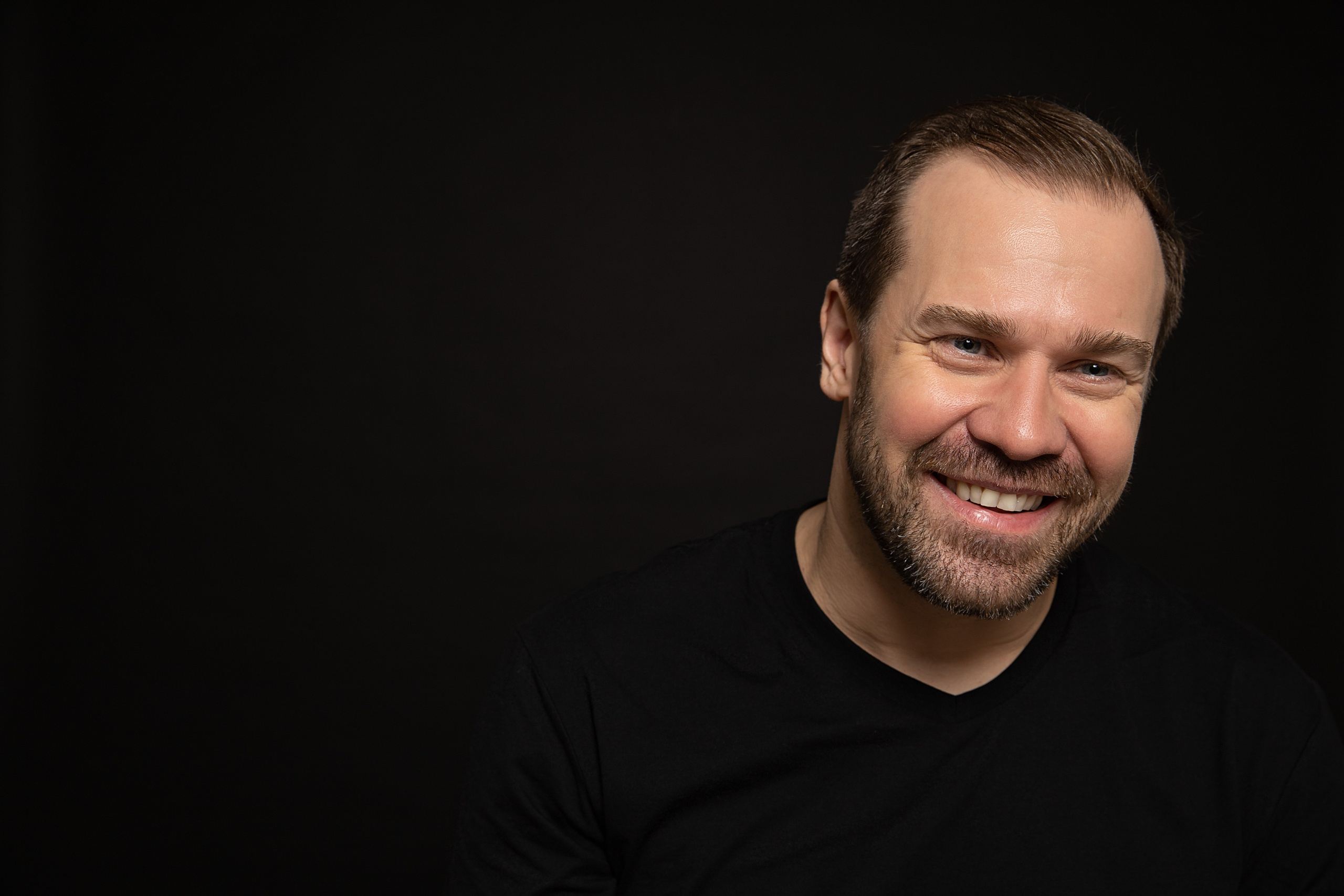 Актёрское портфолио. ФОТОГРАФ РАДОСТИ Фотосессия в студии СПб. Портретный фотограф — Юрий Торлопов