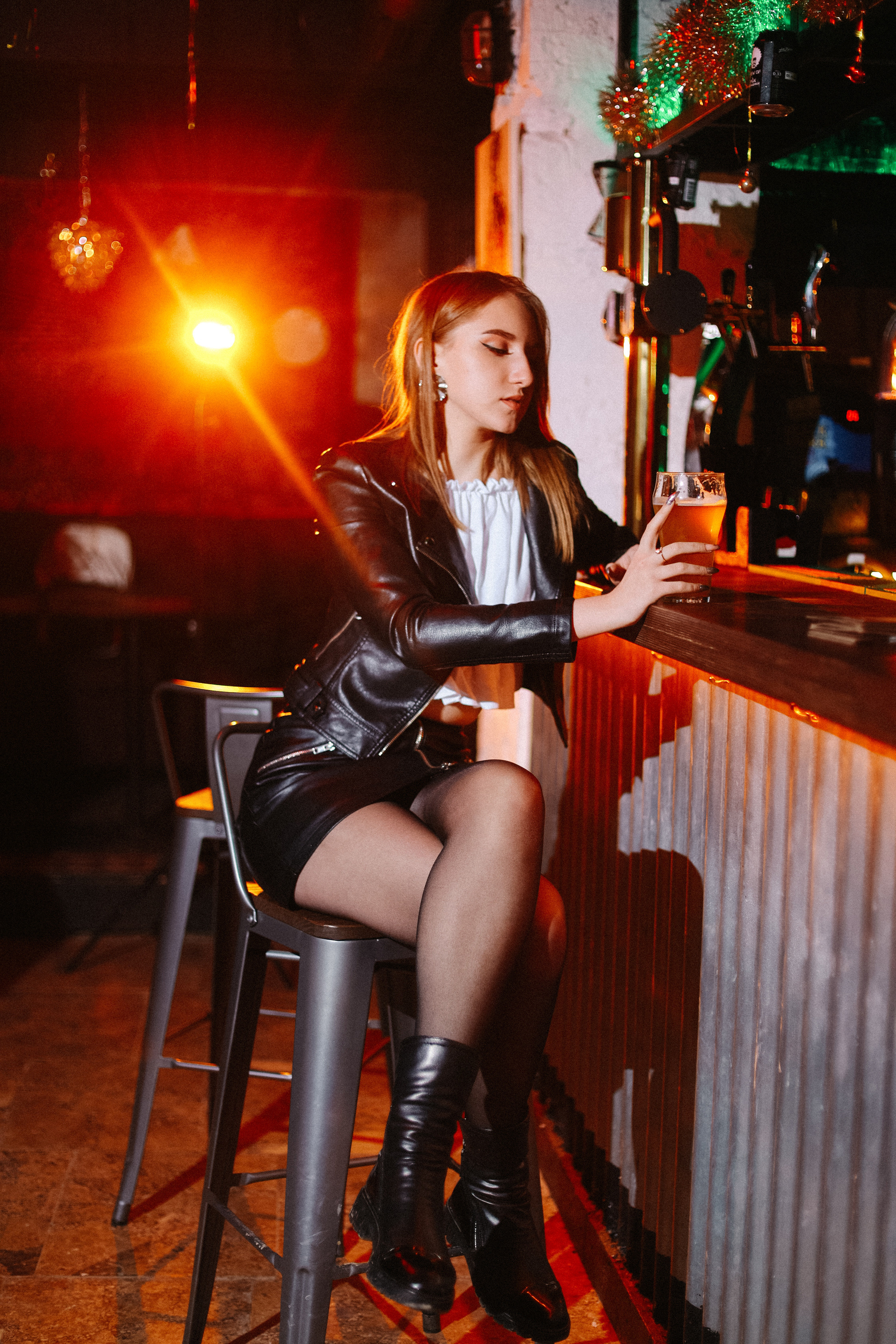 Фотосессия девушки в баре Рюмочная