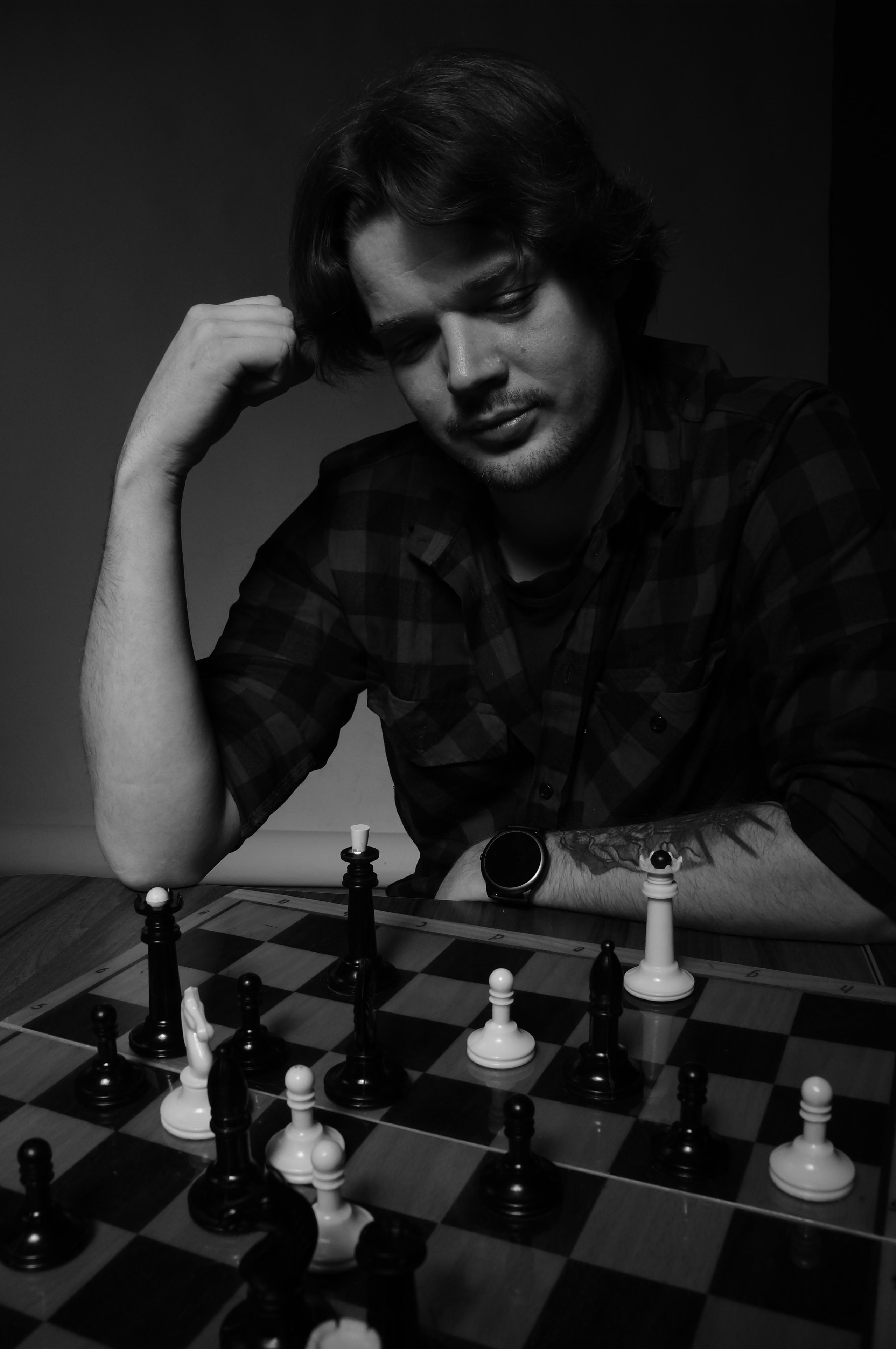 Мужская фотосъёмка с шахматами в Севастополе