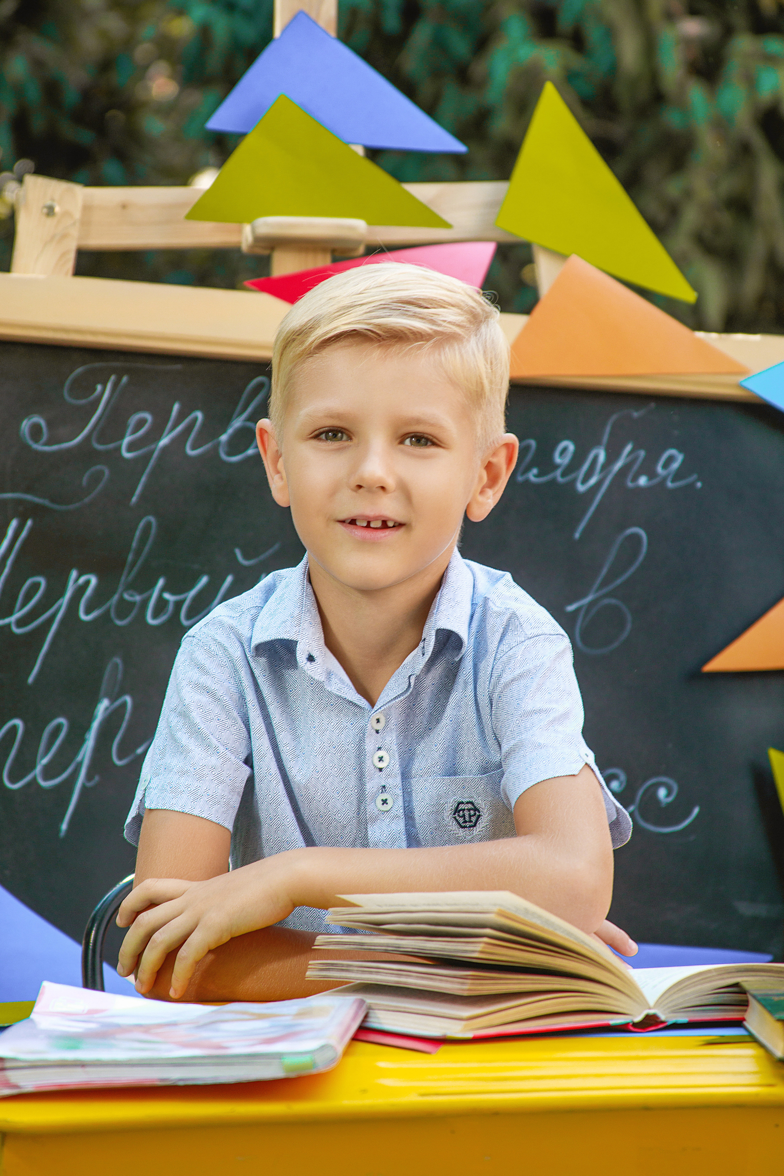 Фотосъёмка первоклассников на улице. Свадебный и портретный фотограф Ростислав Выхрыстюк