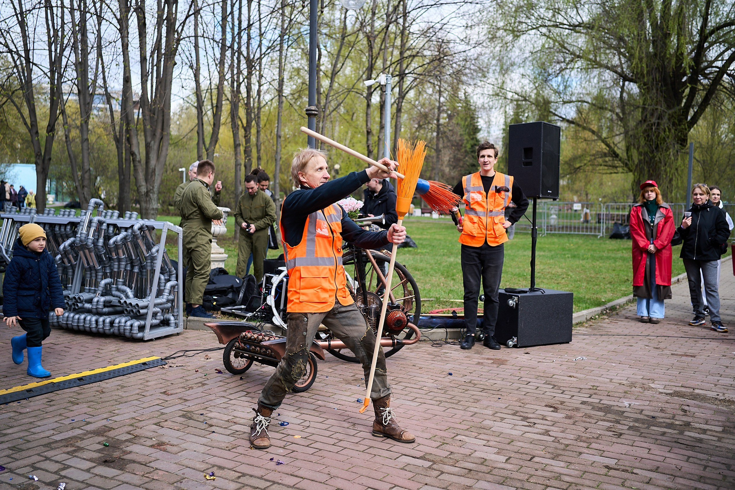 Субботник у Управления делами Мэра и Правительства Москвы. Фотограф и Видеограф в Москве. Олег Корушев