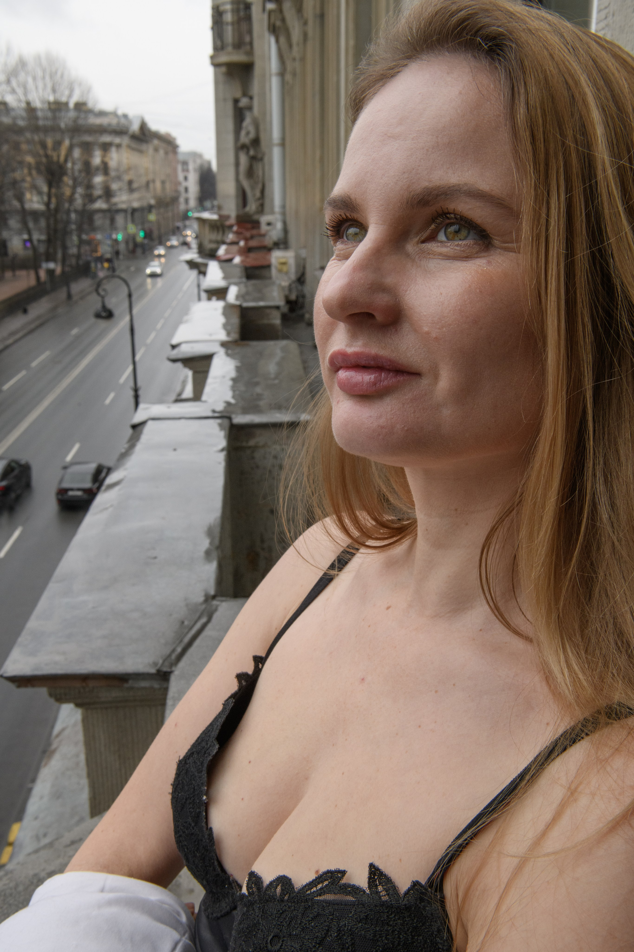 Адини. Балкон. Организация и проведение фотосъемок в Санкт-Петербурге. Фотограф Смирягин Илья