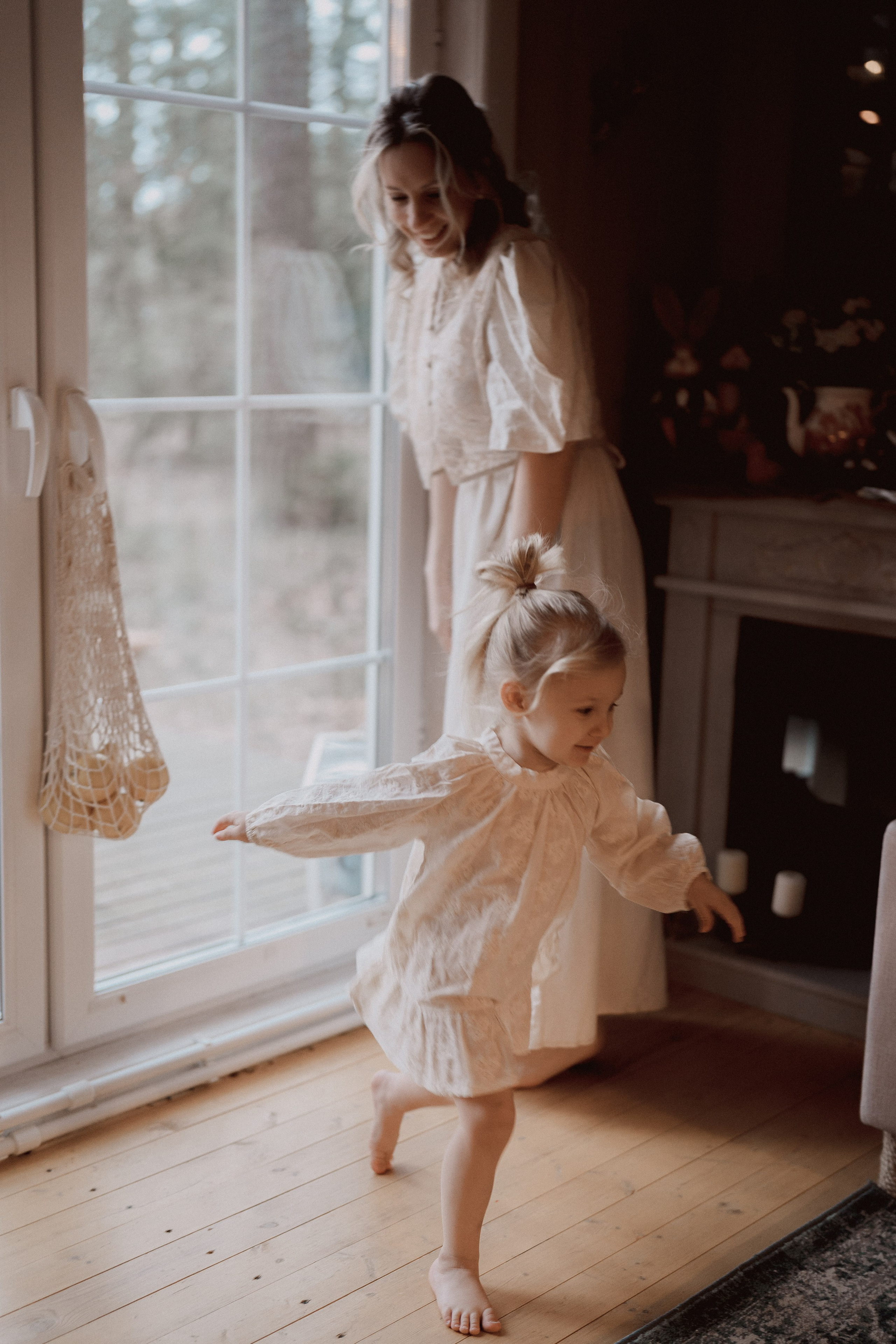 Лея и Ксения в фотодаче Ландыши. Семейный и детский фотограф в Сергиев Посаде, Хотьково Якимчук Любовь