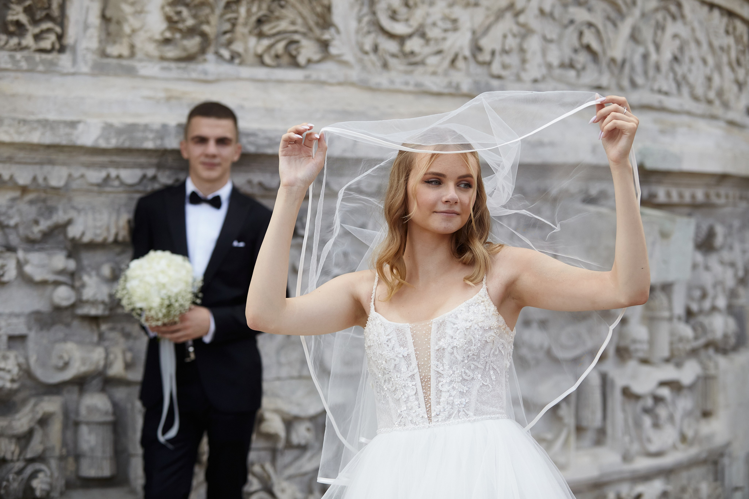 фата. свадебная фотосессия в парке