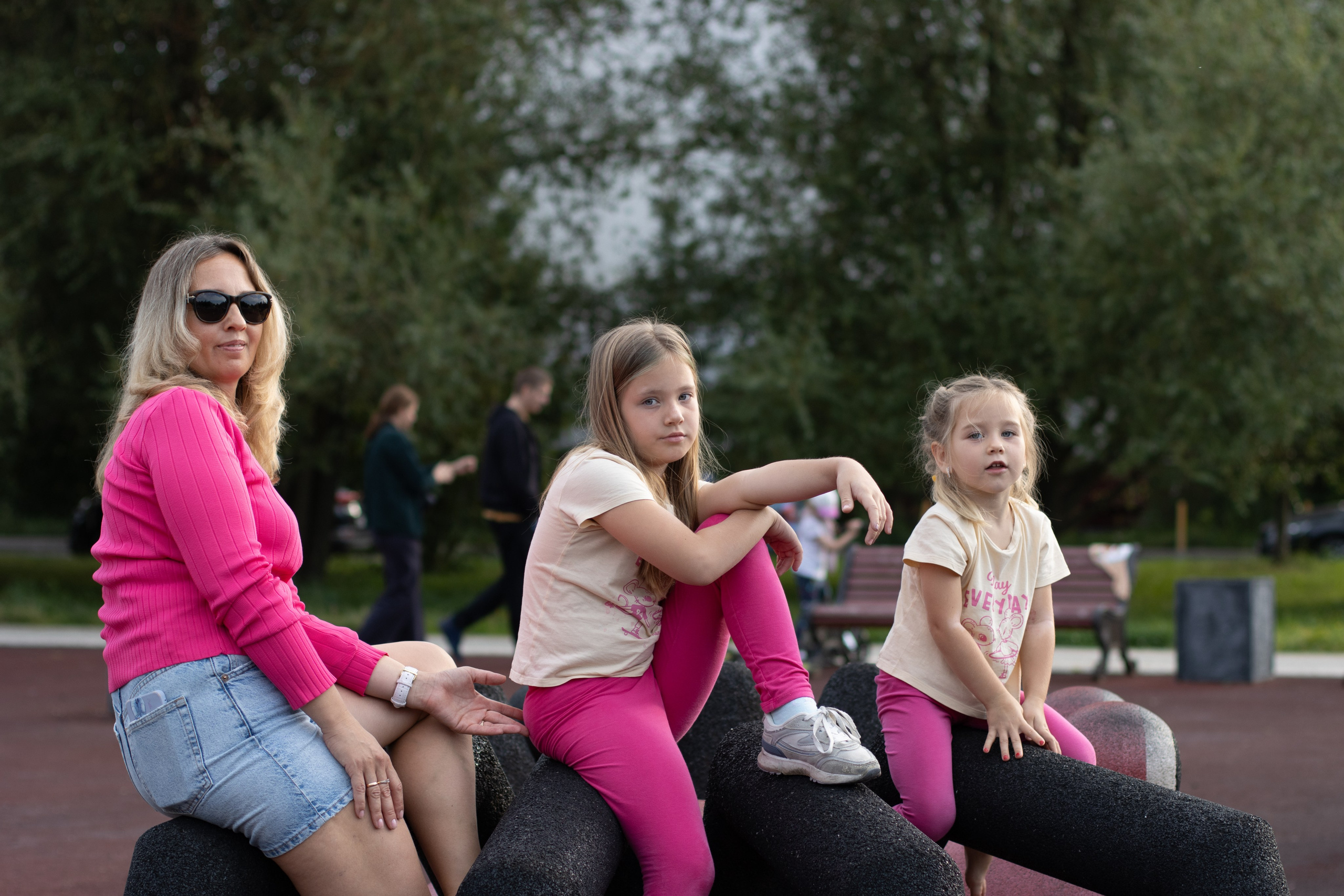 Две сестрички в парке. Главная