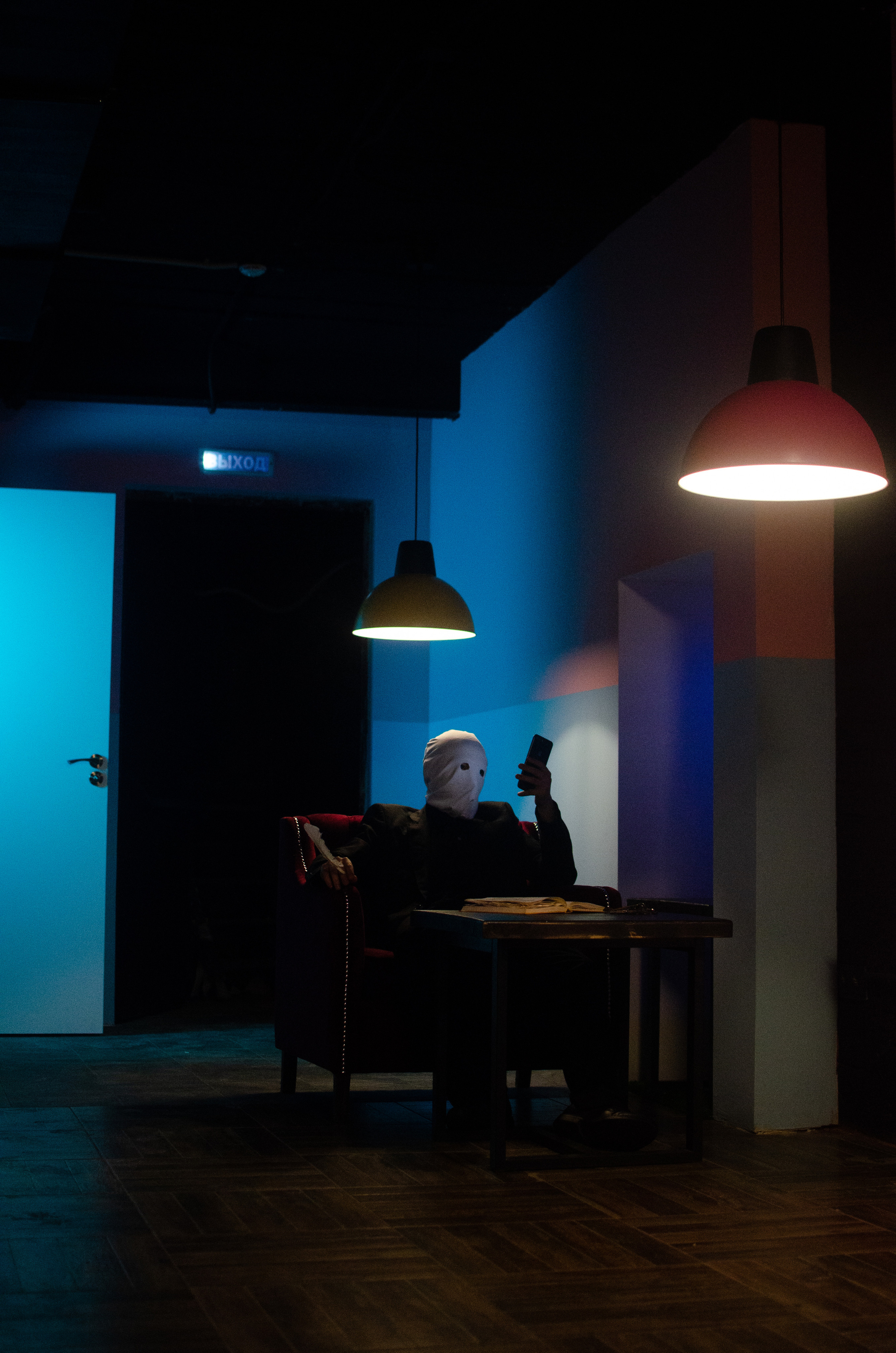 Card (backstage). Ян Эйк — Портретный и Репортажный фотограф