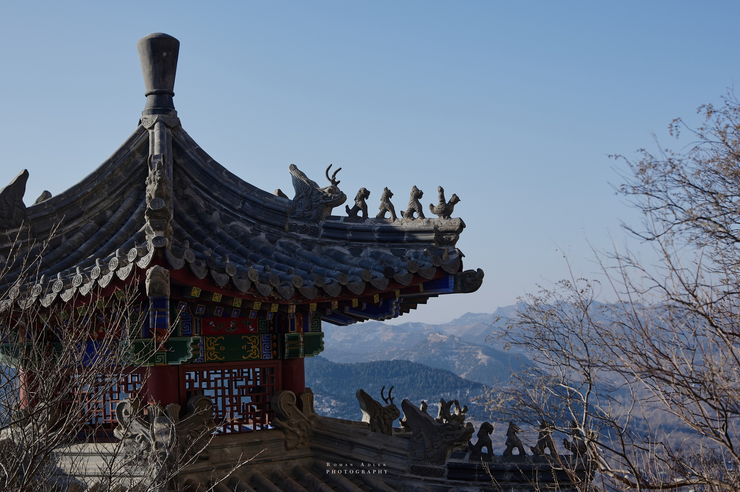 Рассвет на храмовой горе Юнмень. Цинчжоу. Фотограф Роман Адлер