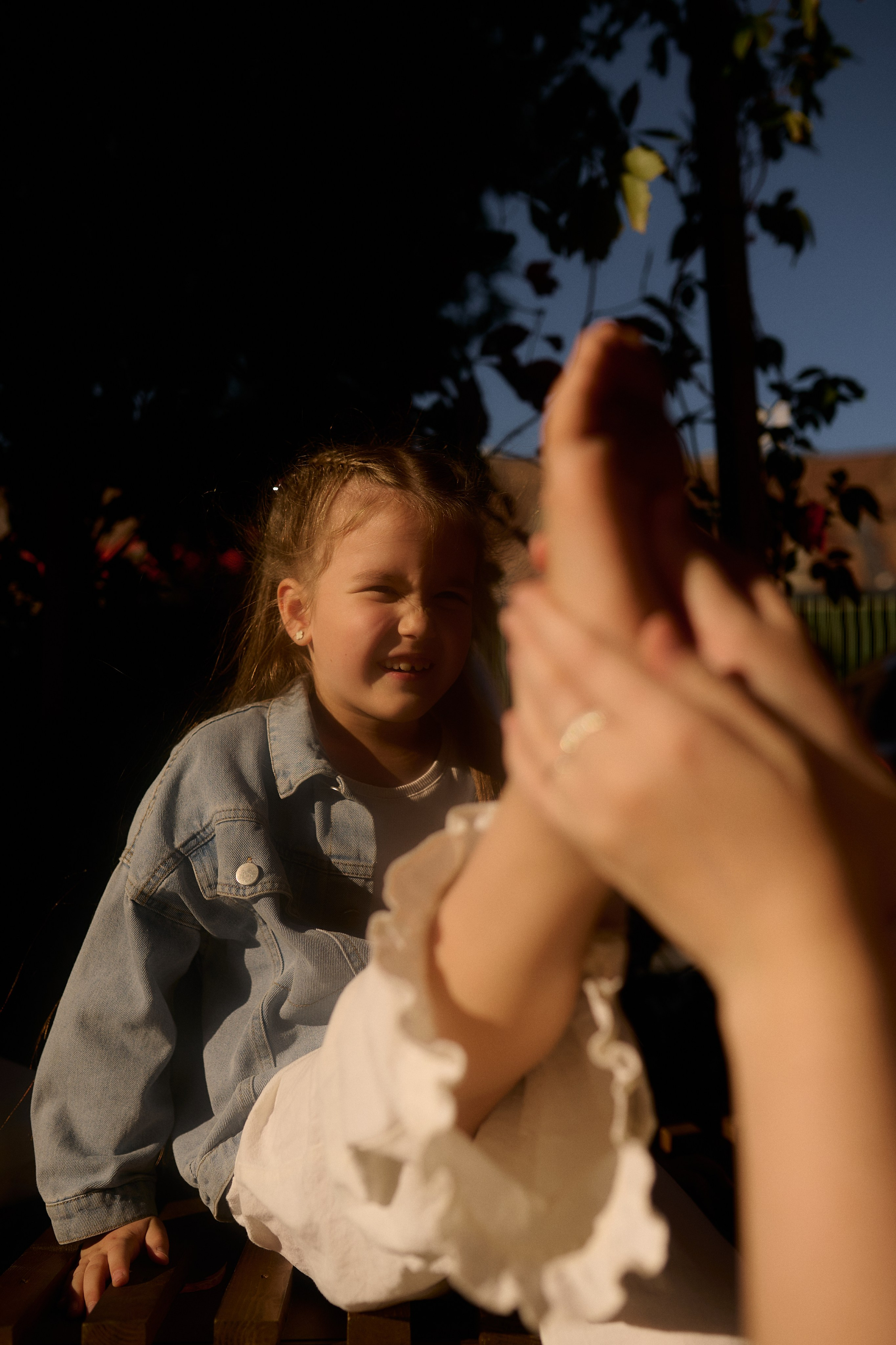 Катя и Ника. Прогулка по Новому Арбату. Семейный и свадебный lifestyle-фотограф в Москве Мария Петрова