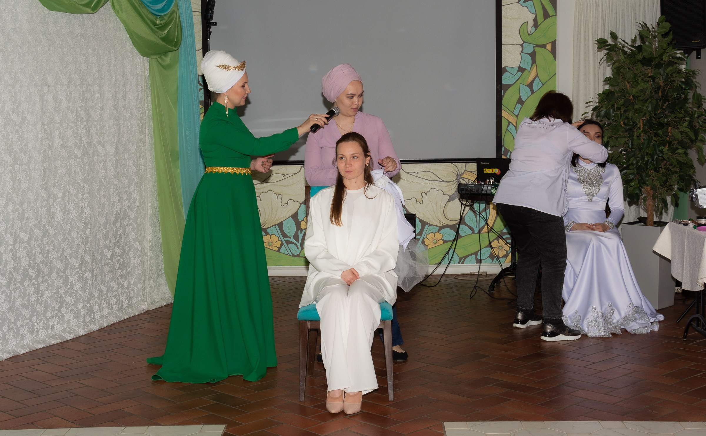 Демонстрация новой линейки нарядов для Никах