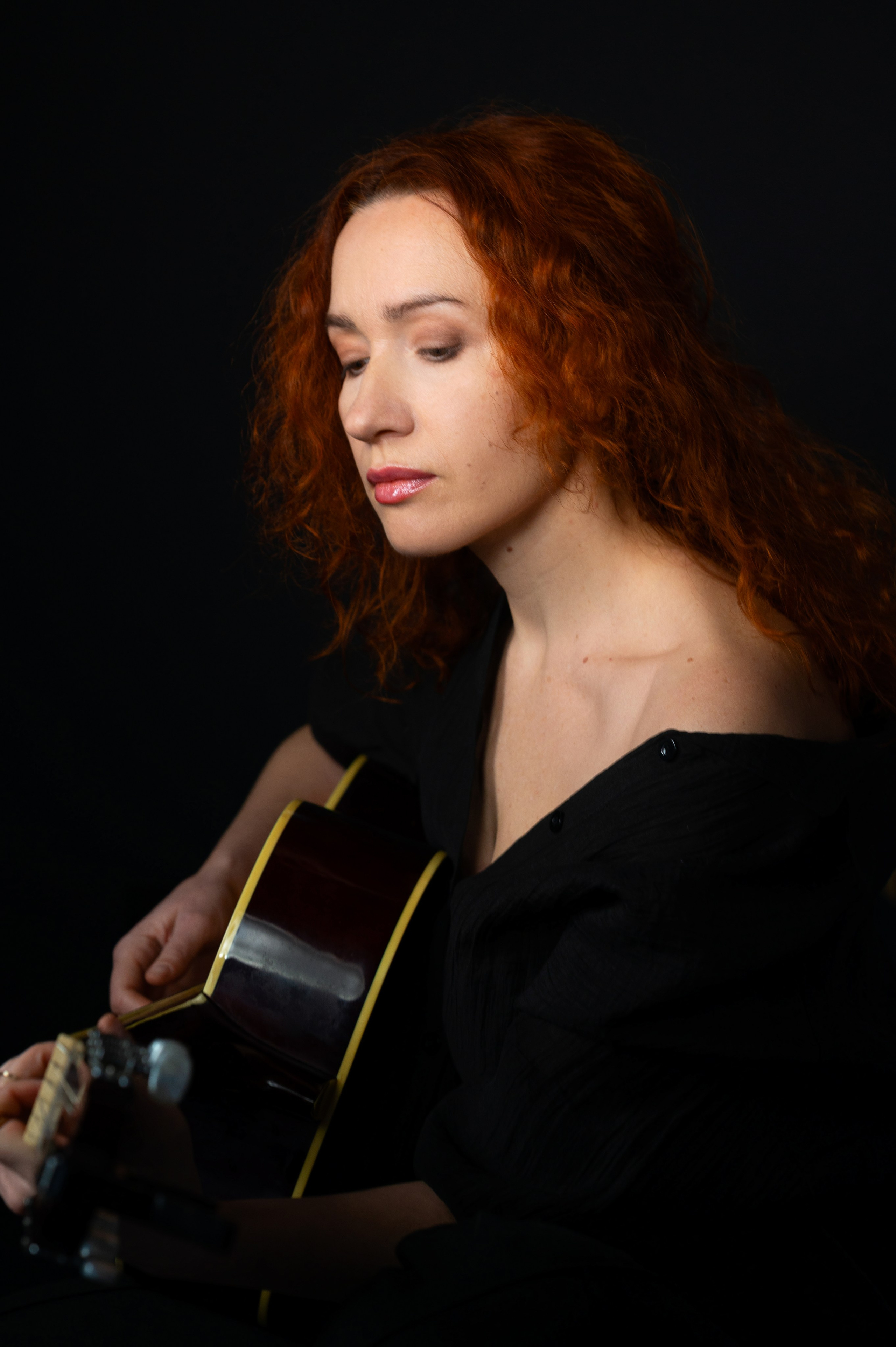 Анастасия. Изгиб гитары