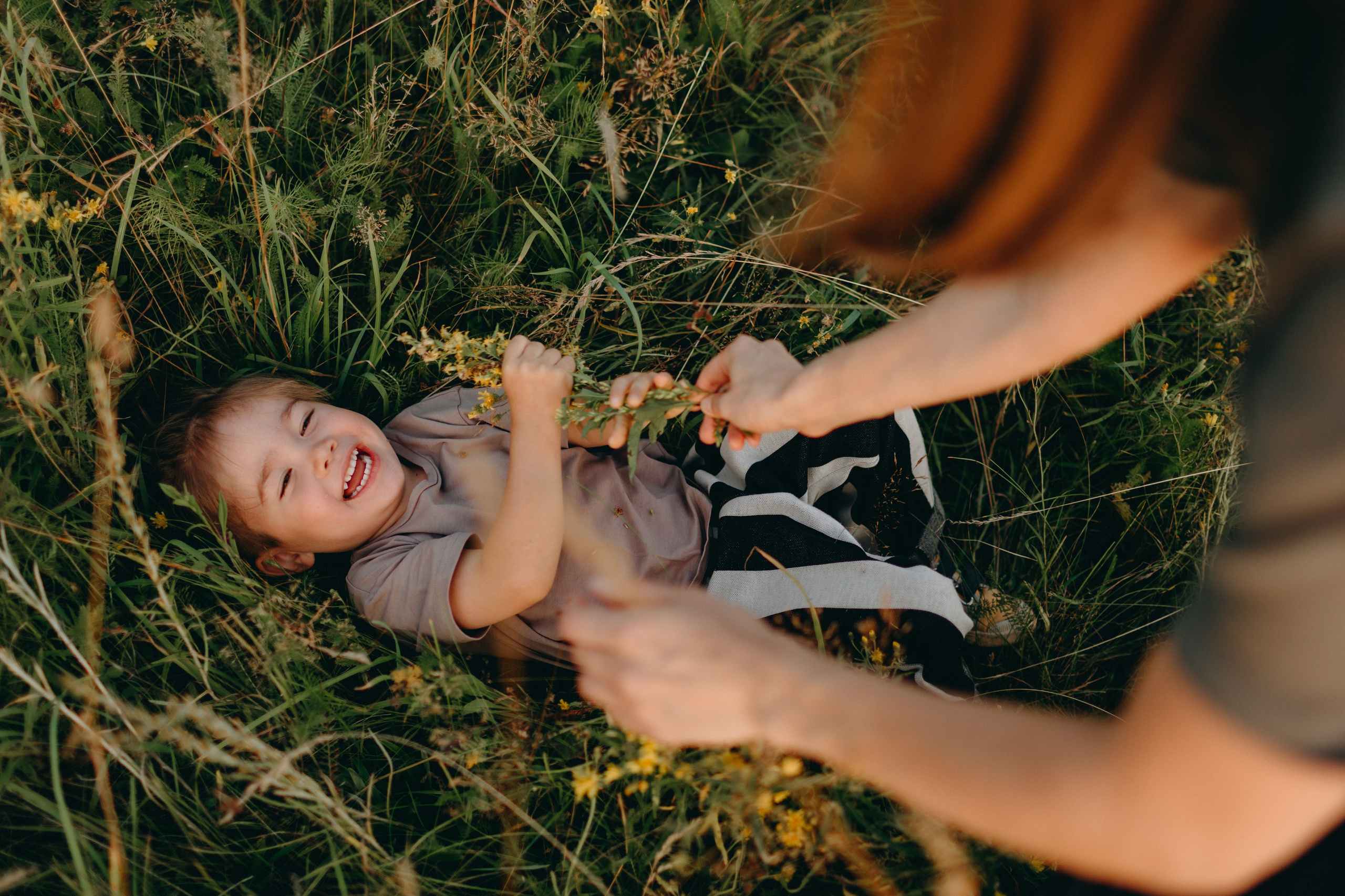 Живая семейная фотосессия на природе. Семейный фотограф в Санкт-Петербурге — Лена Тимина