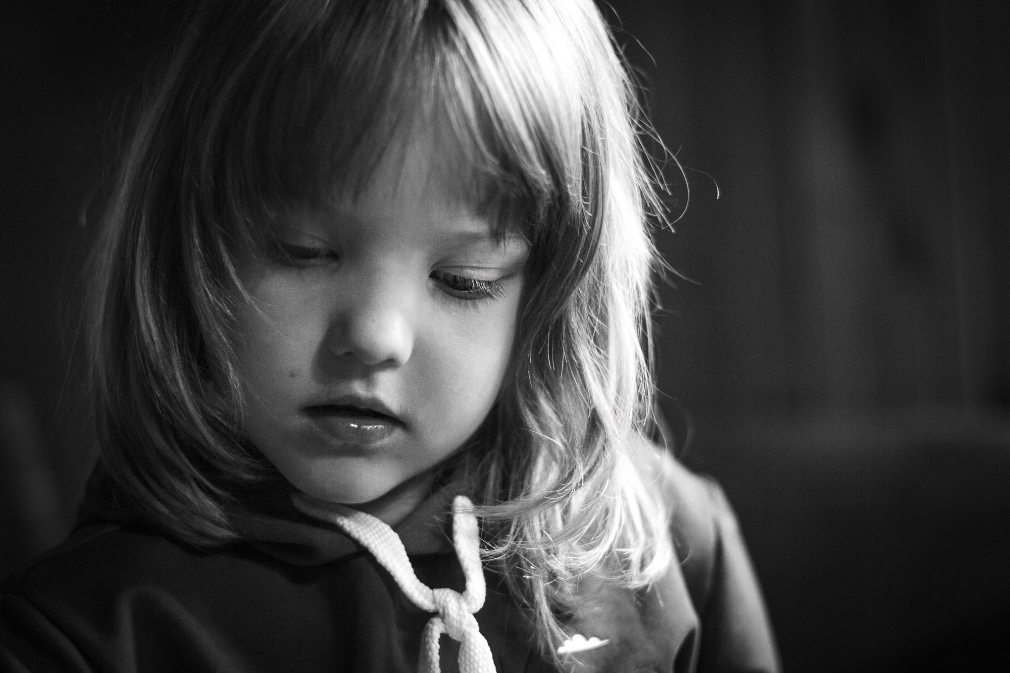 Маленькая жительница Швеции в гостях у бабушки. SaGaFOTO.ru