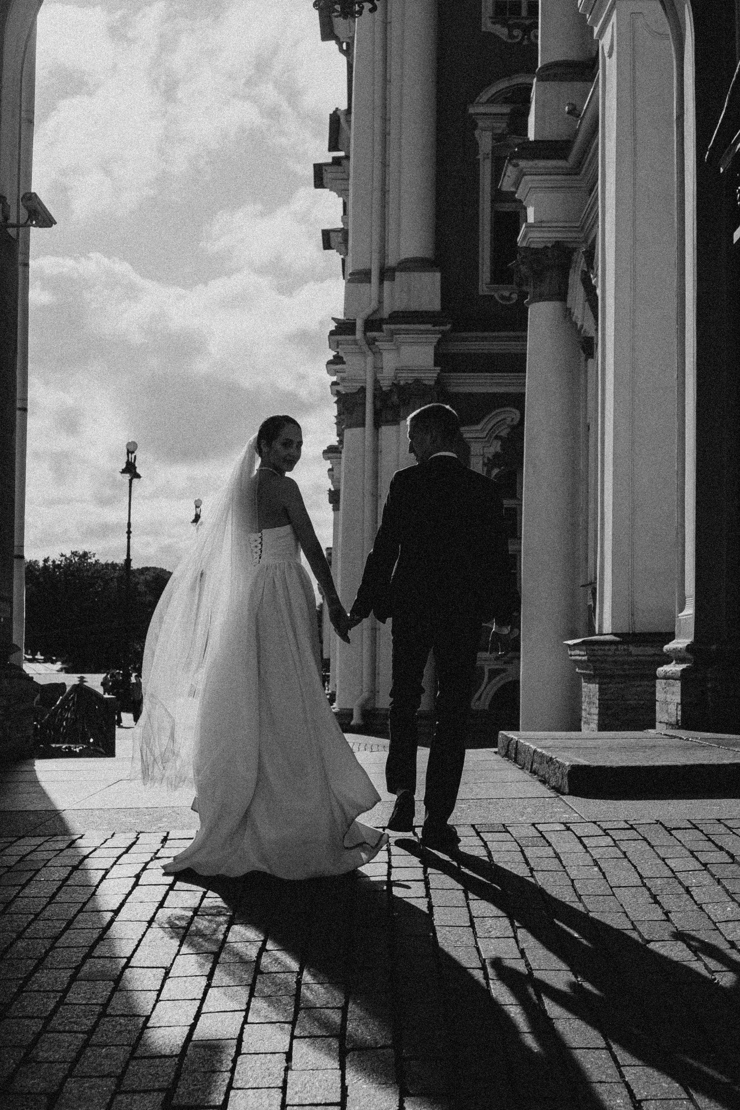 СВАДЕБНАЯ ПРОГУЛКА В САНТК-ПЕТЕРБУРГЕ (ИСАКИЕВСКИЙ СОБОР, ЗИМНЯЯ КАНАВКА, ЭРМИТАЖ И БОЛЬШАЯ МОРСКАЯ УЛИЦА). Профессиональный фотограф, Санкт-Петербург — Виктория Богомолова