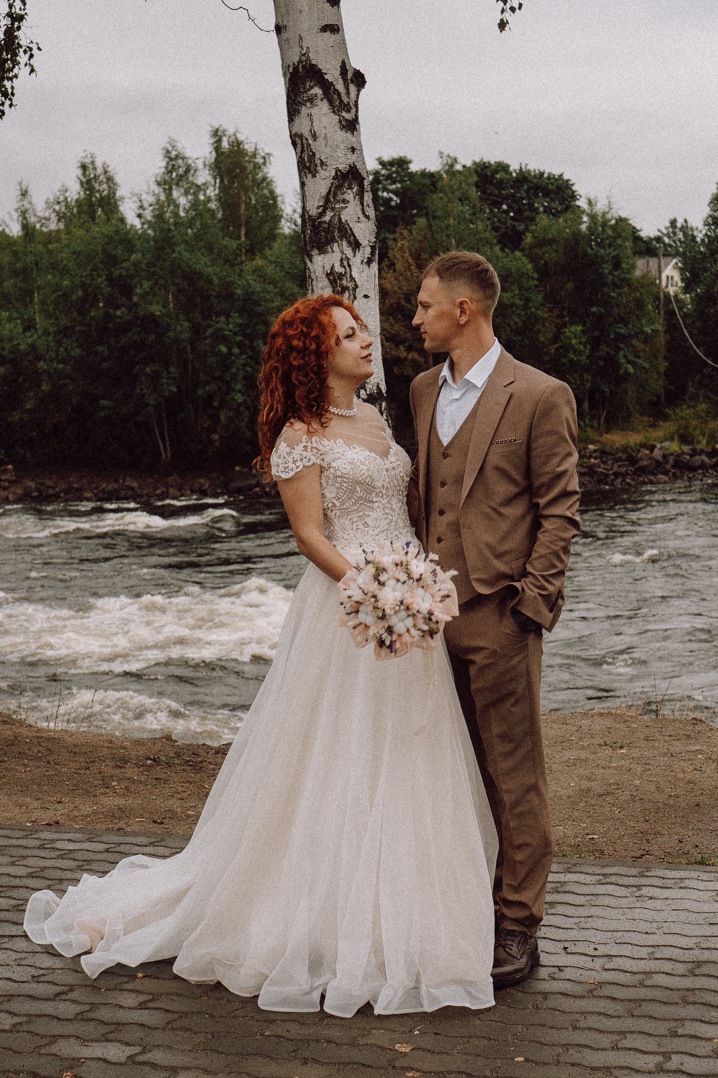 СВАДЕБНАЯ ФОТОСЕССИИЯ ПАРЫ В ГОРОДЕ ПРИОЗЕРСК В СОСНОВОМ ЛЕСУ И С ПИКАПОМ. Профессиональный фотограф, Санкт-Петербург — Виктория Богомолова