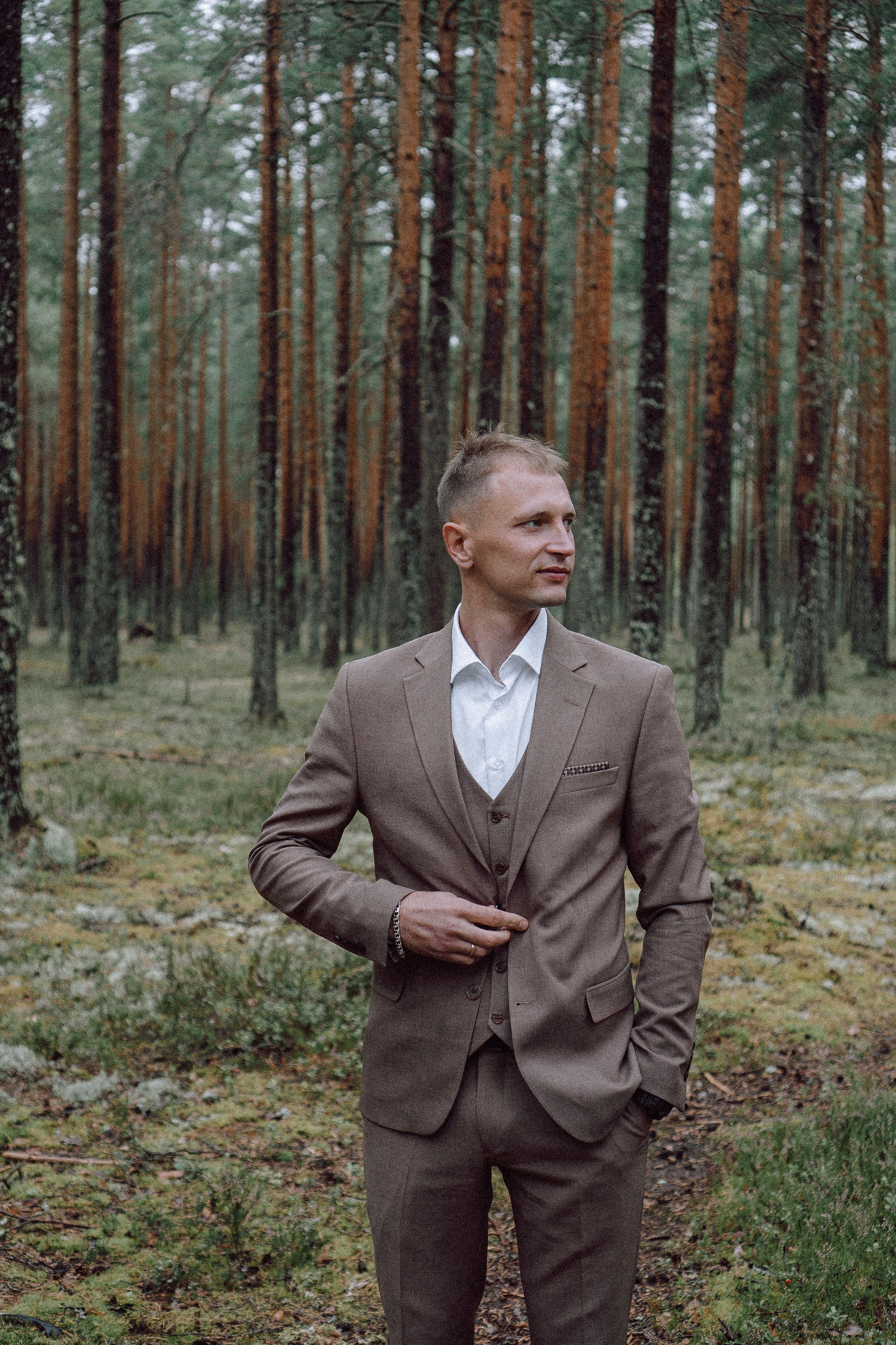 СВАДЕБНАЯ ФОТОСЕССИИЯ ПАРЫ В ГОРОДЕ ПРИОЗЕРСК В СОСНОВОМ ЛЕСУ И С ПИКАПОМ. Профессиональный фотограф, Санкт-Петербург — Виктория Богомолова