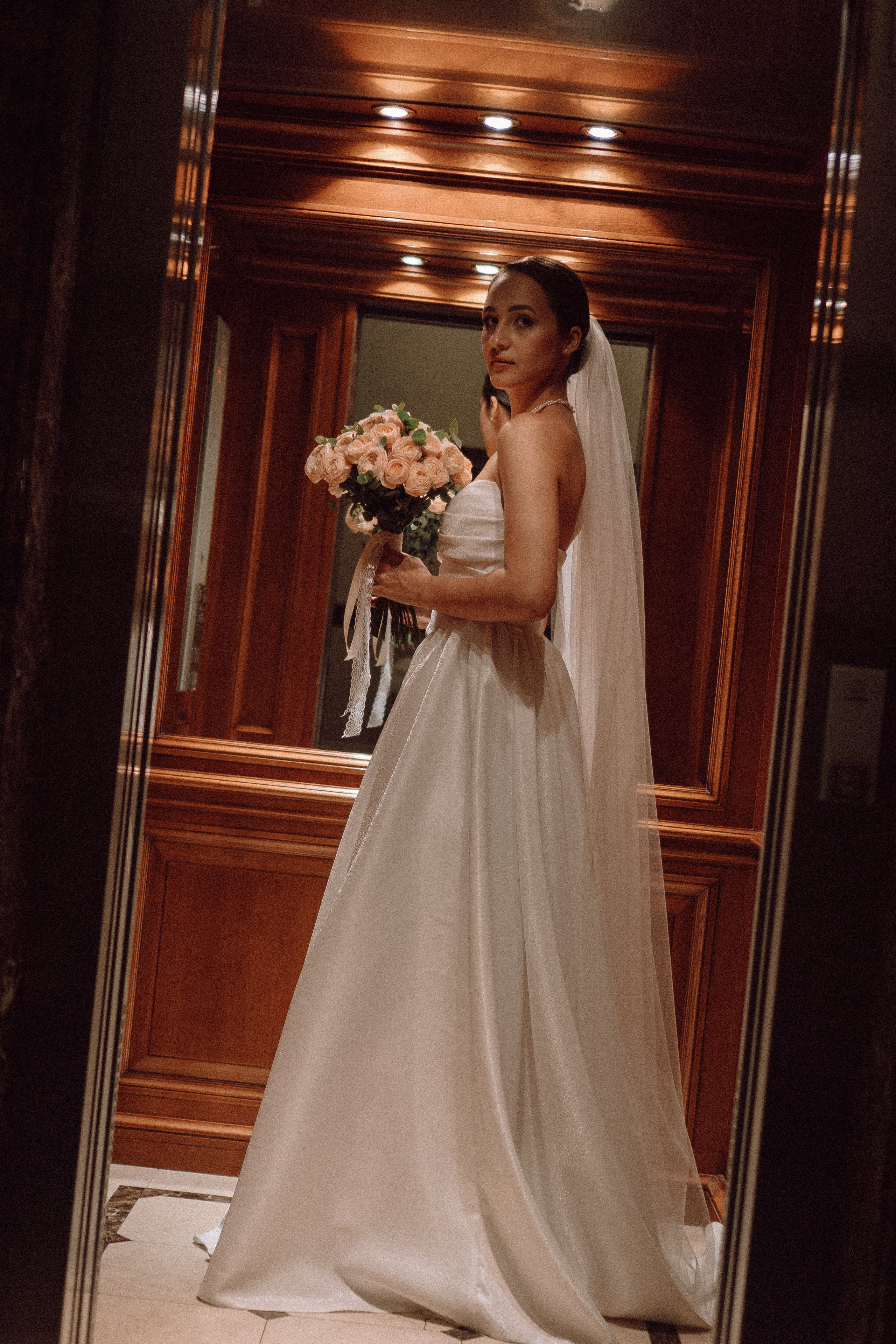 СВАДЕБНАЯ ПРОГУЛКА В САНТК-ПЕТЕРБУРГЕ (ИСАКИЕВСКИЙ СОБОР, ЗИМНЯЯ КАНАВКА, ЭРМИТАЖ И БОЛЬШАЯ МОРСКАЯ УЛИЦА). Профессиональный фотограф, Санкт-Петербург — Виктория Богомолова