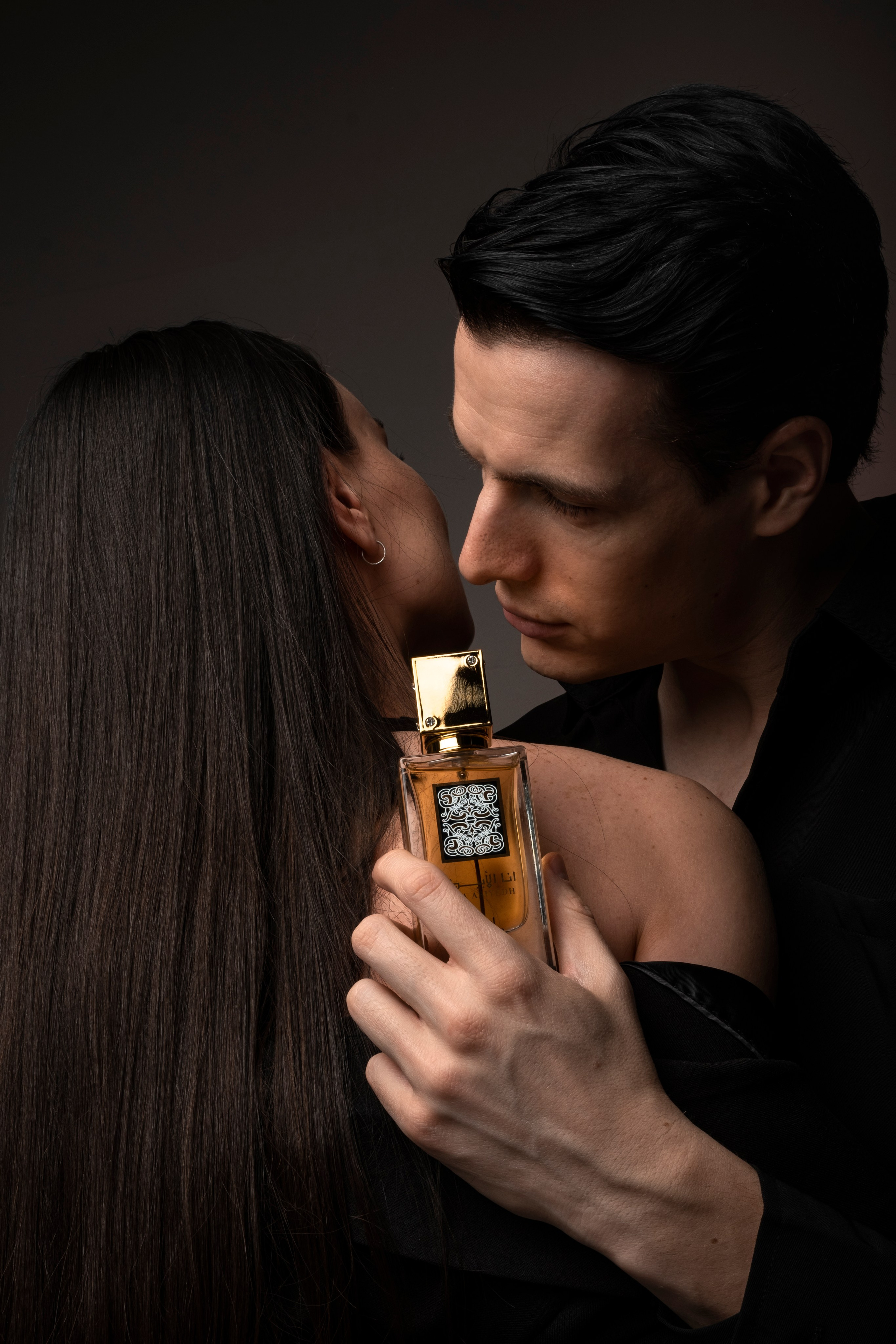 Парфюм. Портретная и Fashion фотосъемка в Москве КРИС KISS. Лукбуки и каталоги