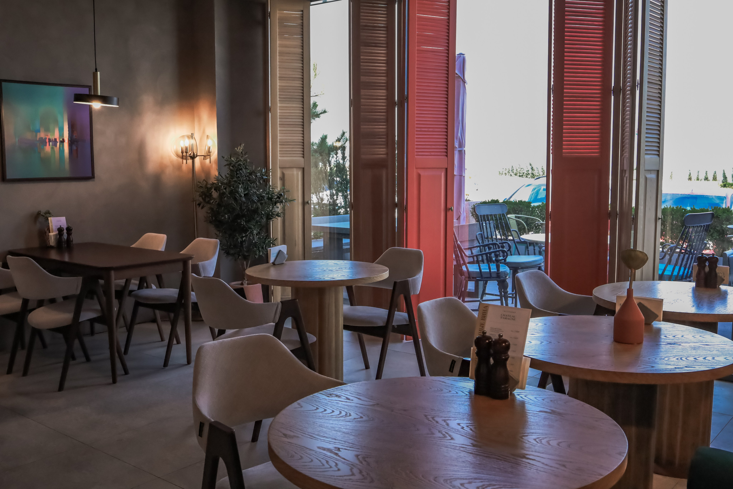 Тамань. Женский портрет и немного больше в Санкт-Петербурге