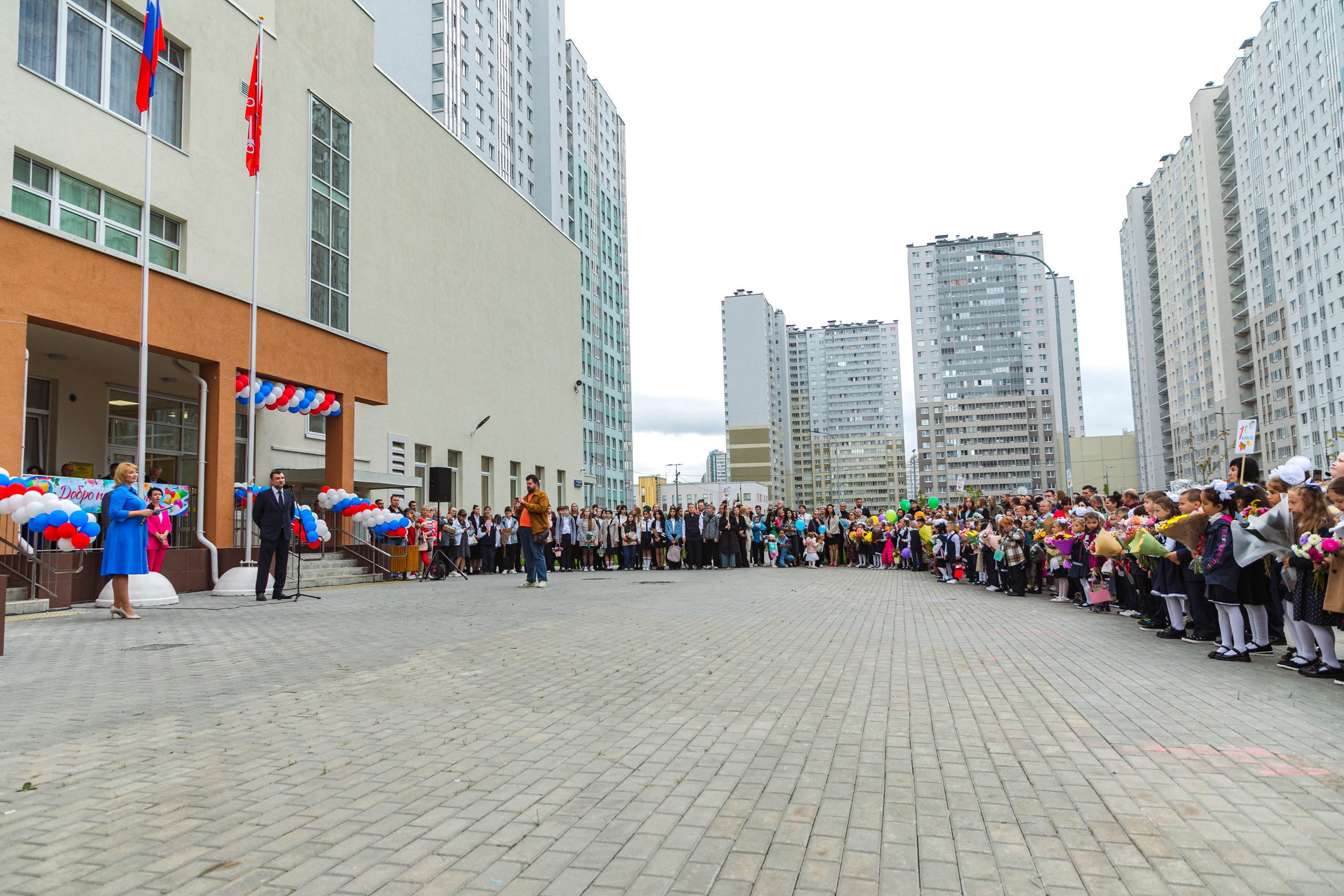 Репортаж открытие школы в Санки-Петербурге. Репортажный и концертный фотограф в Санкт-Петербурге Адмакина Дарья