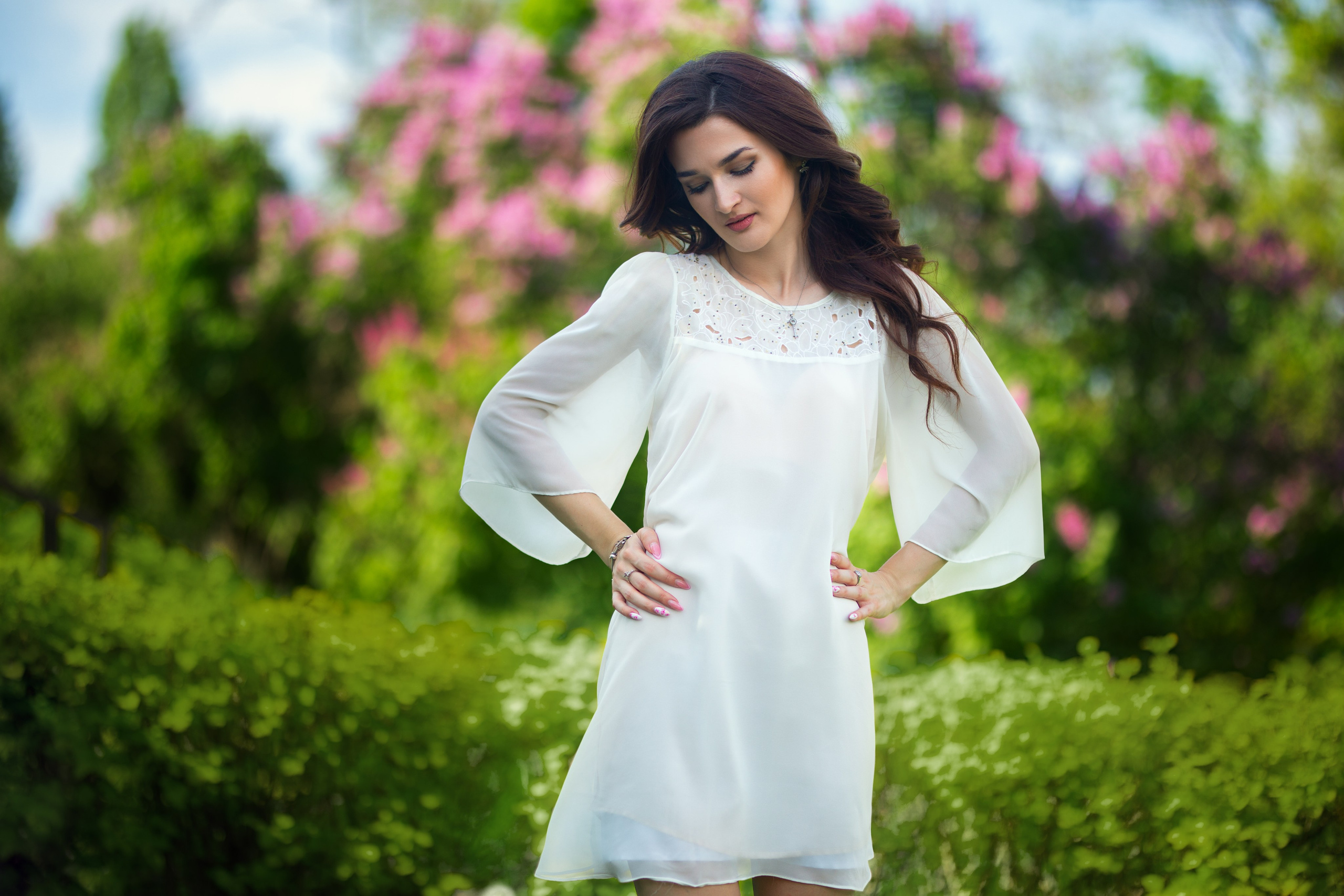Съемка с Анастасией в кустах сирени в формате для «себя»