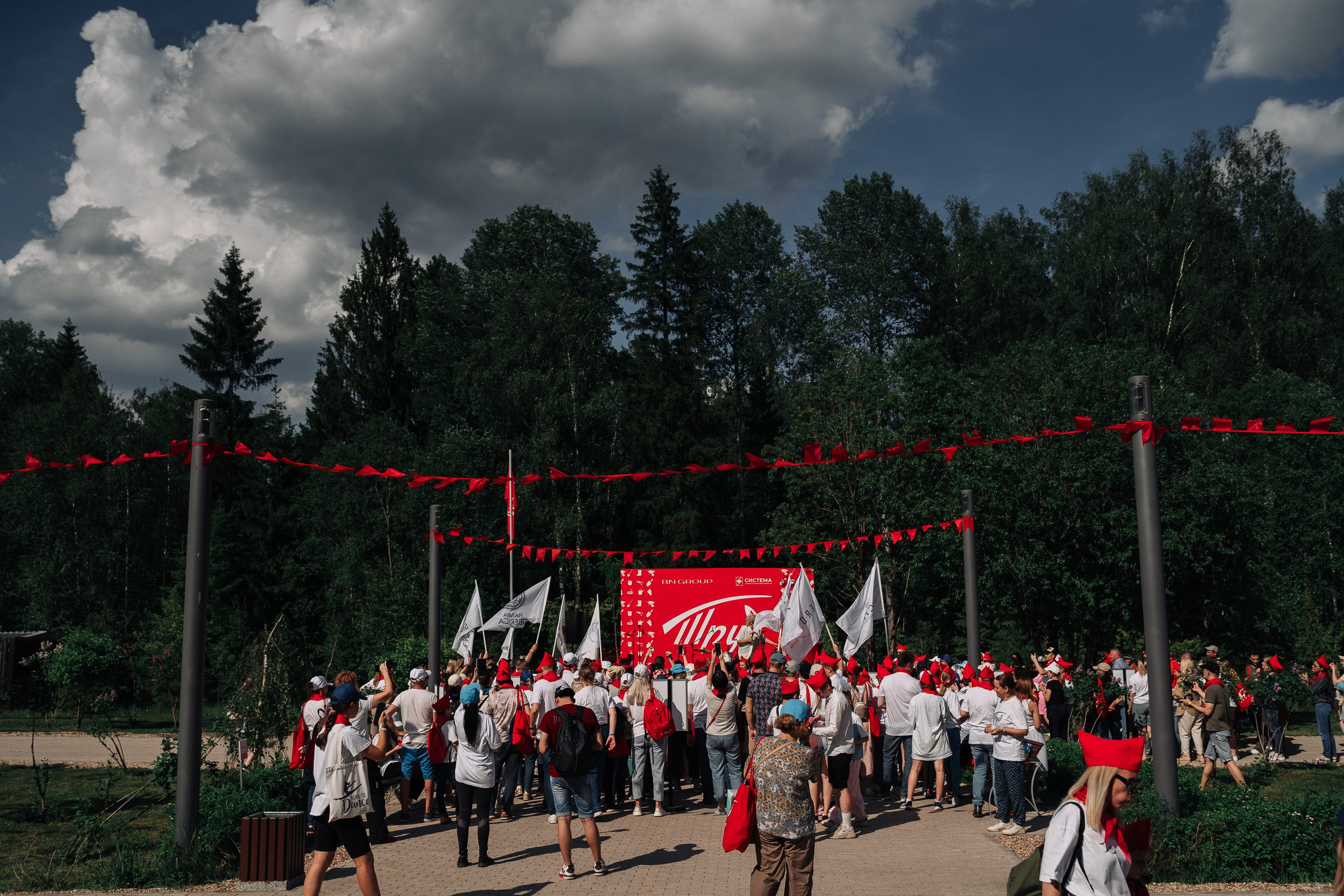 Пионерский «СУББОТНИК» в COSMOS Collection Изумрудный лес. Свадебный и семейный фотограф в Москве и МО Геннадий Туманцев