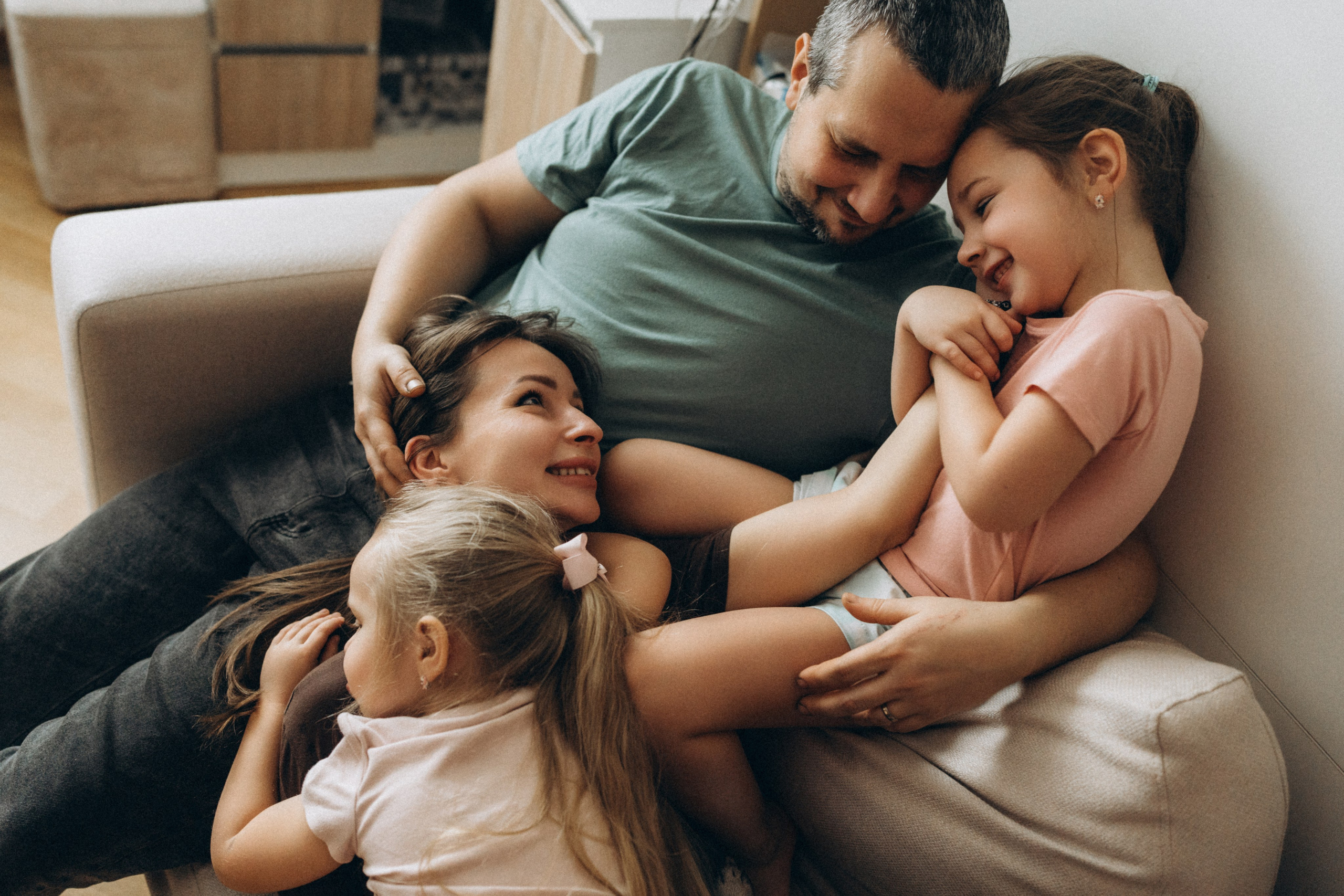 Уютная домашняя фотосессия Любы Димы Веры и Алины. Детский, семейный и ньюборн фотограф в Москве Юлия Шуарт