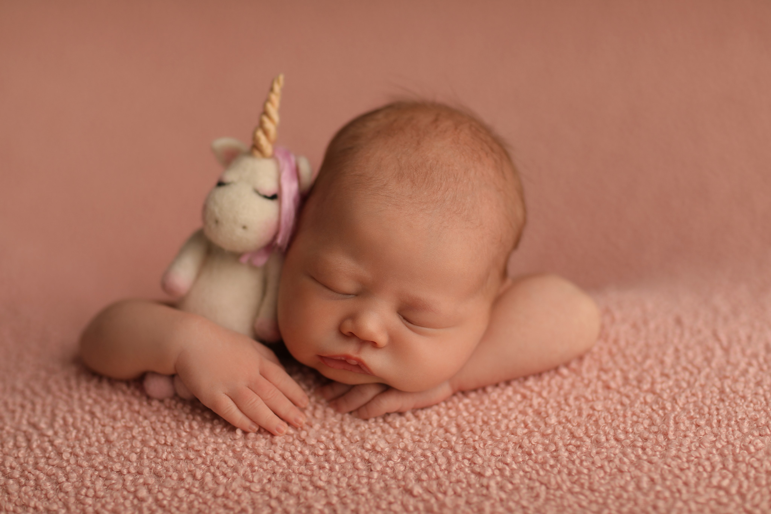 PH @anna_molodykh_newborn.almaty. Retoucher Aleksmokh