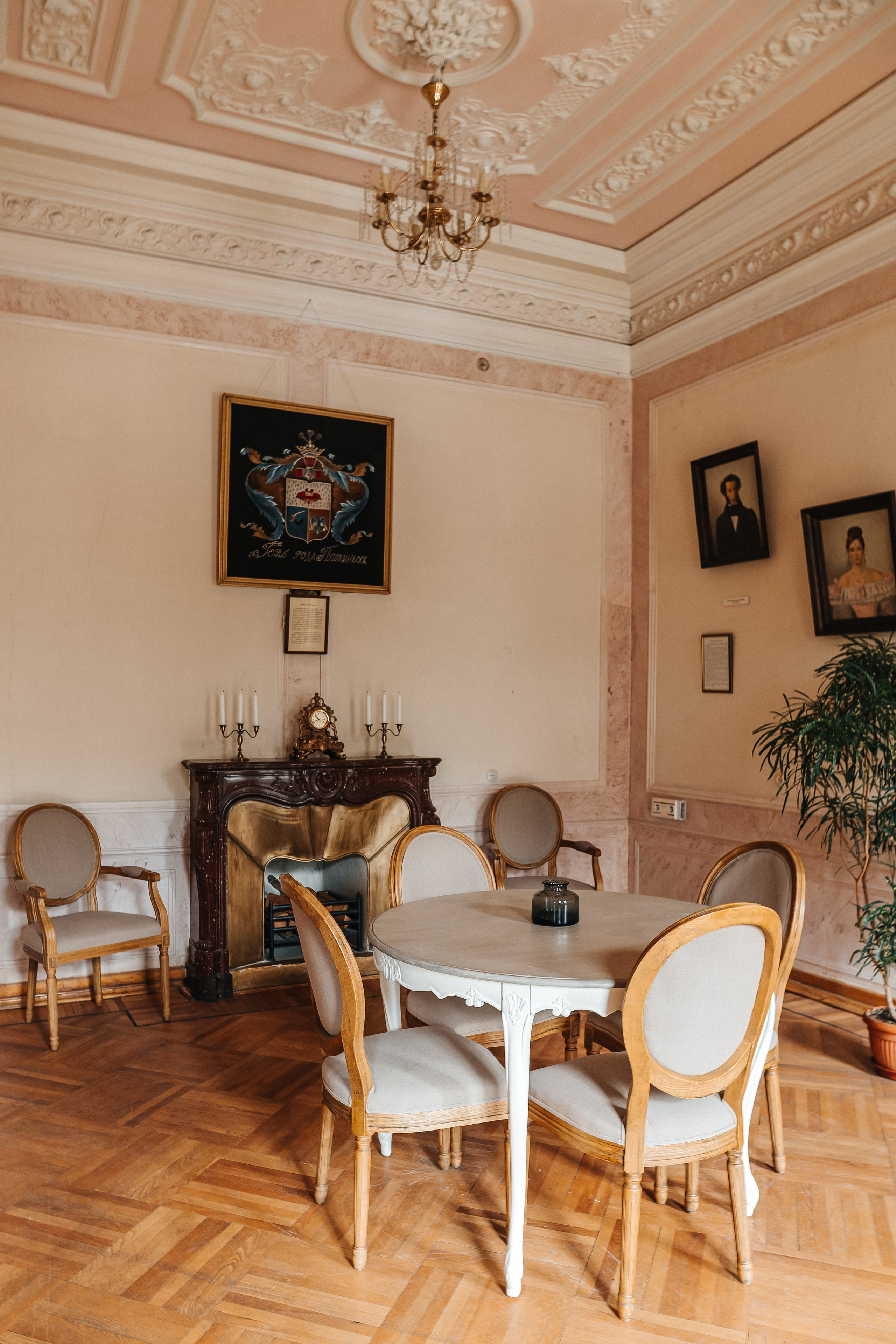 Свадебная фотосессия в Библиотеке-читальне им. А. С. Пушкина. Фотограф и видеограф Анна Домашенко