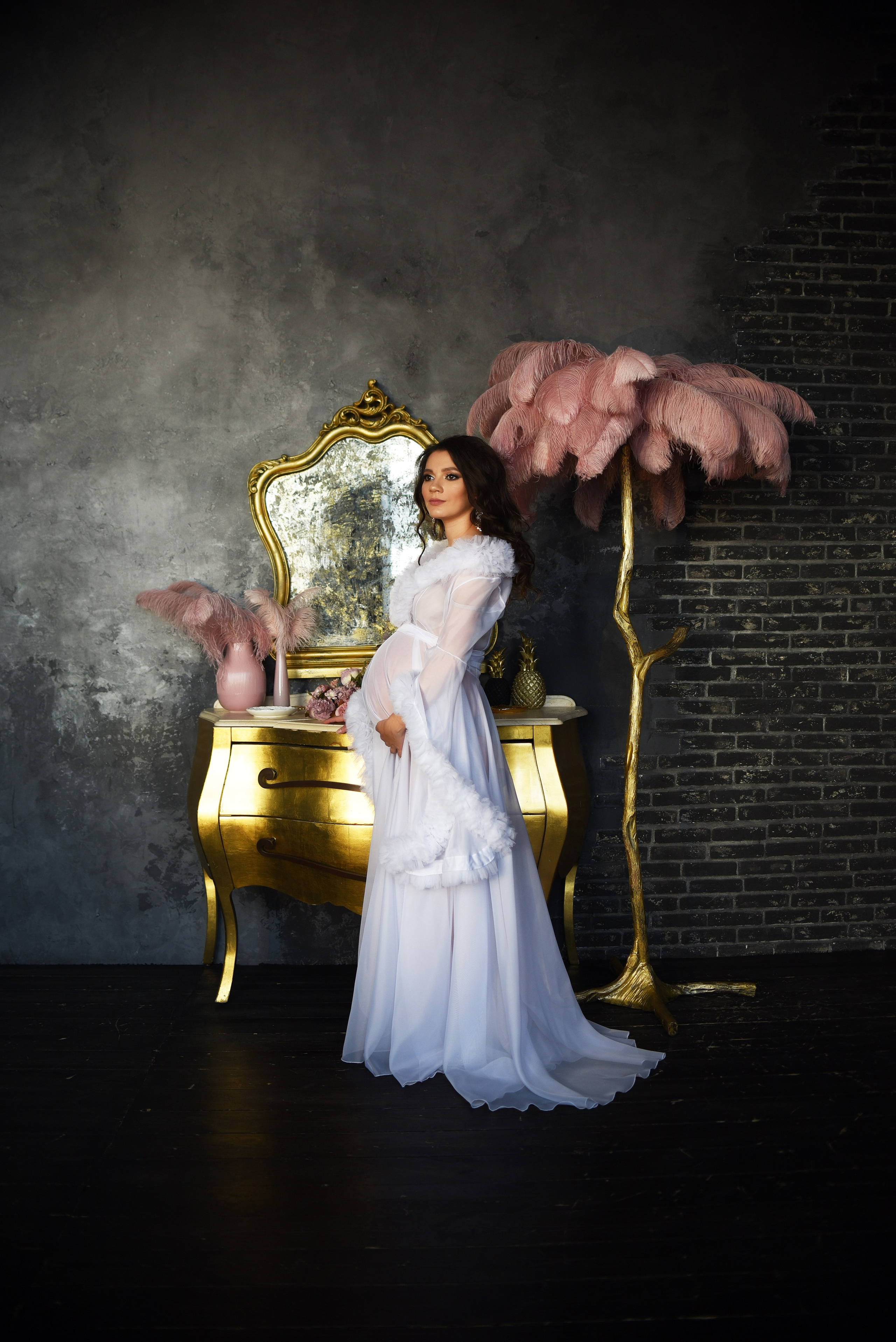 Фотосессия беременности студийная съемка. Свадебный, семейный, детский, контент фотограф в Омске Максим Ильин