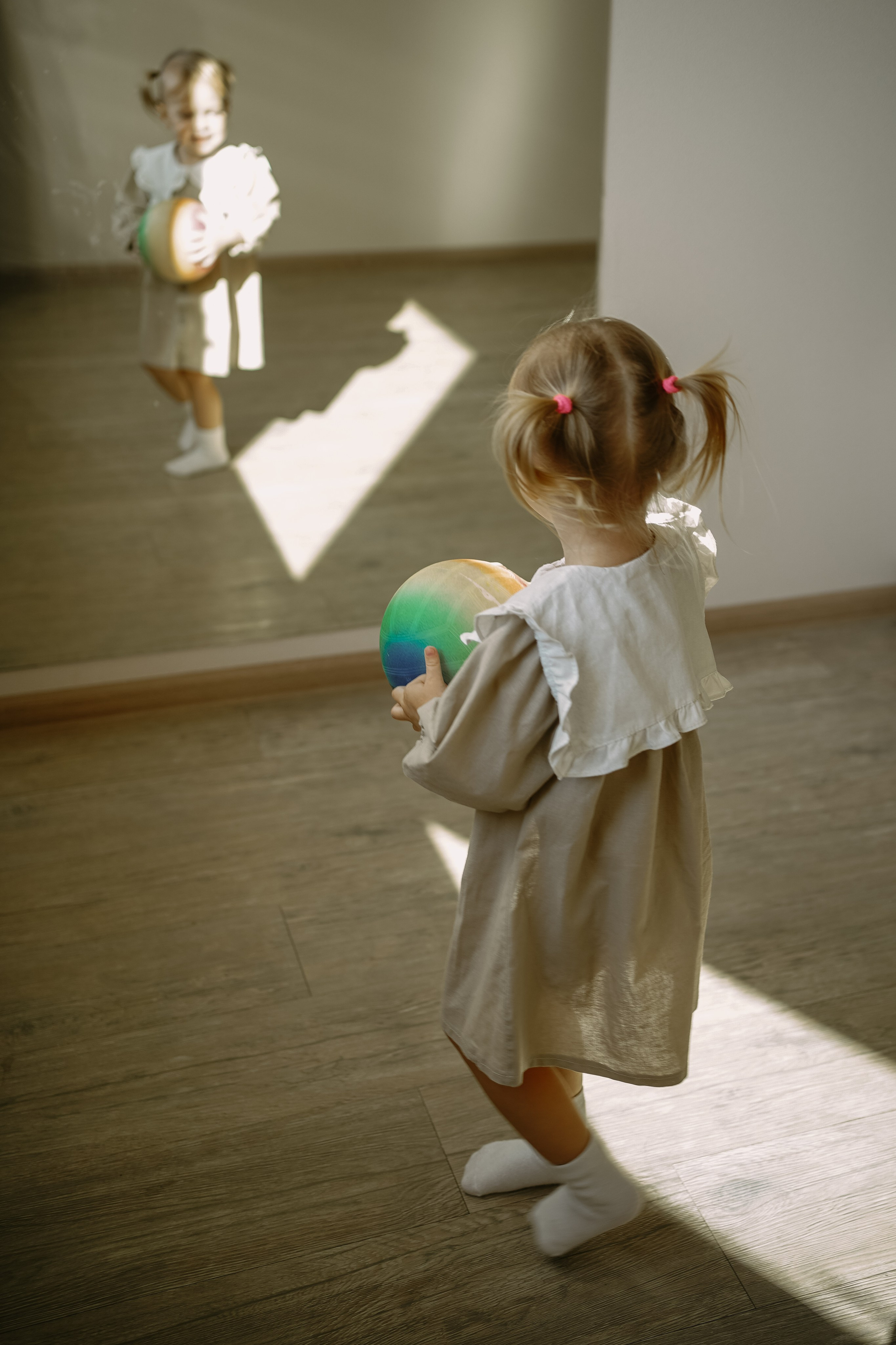 Карина, Андрей, Эмили. Главная