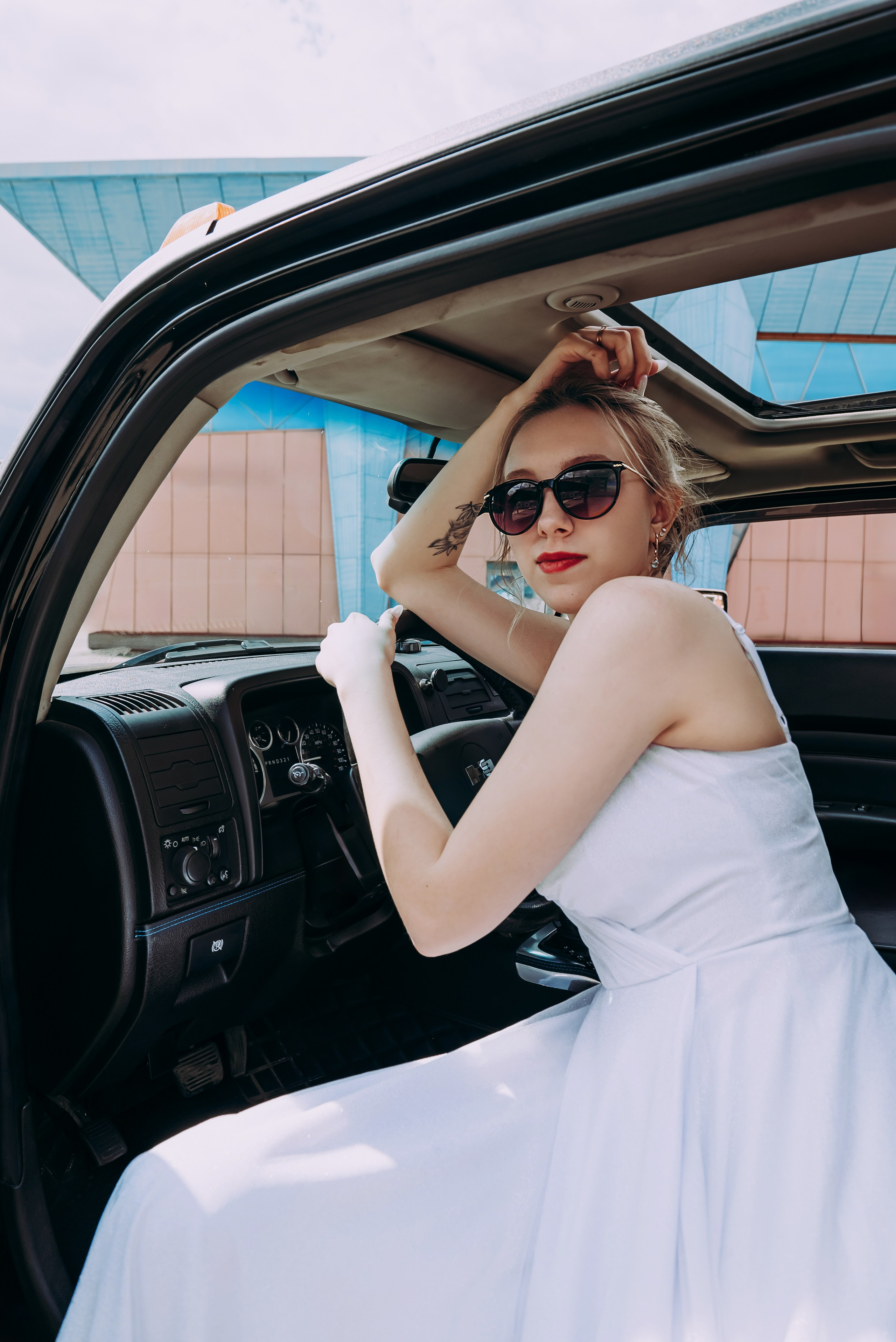 Свадебная фотосессия в музыкальном театре в г. Кемерово