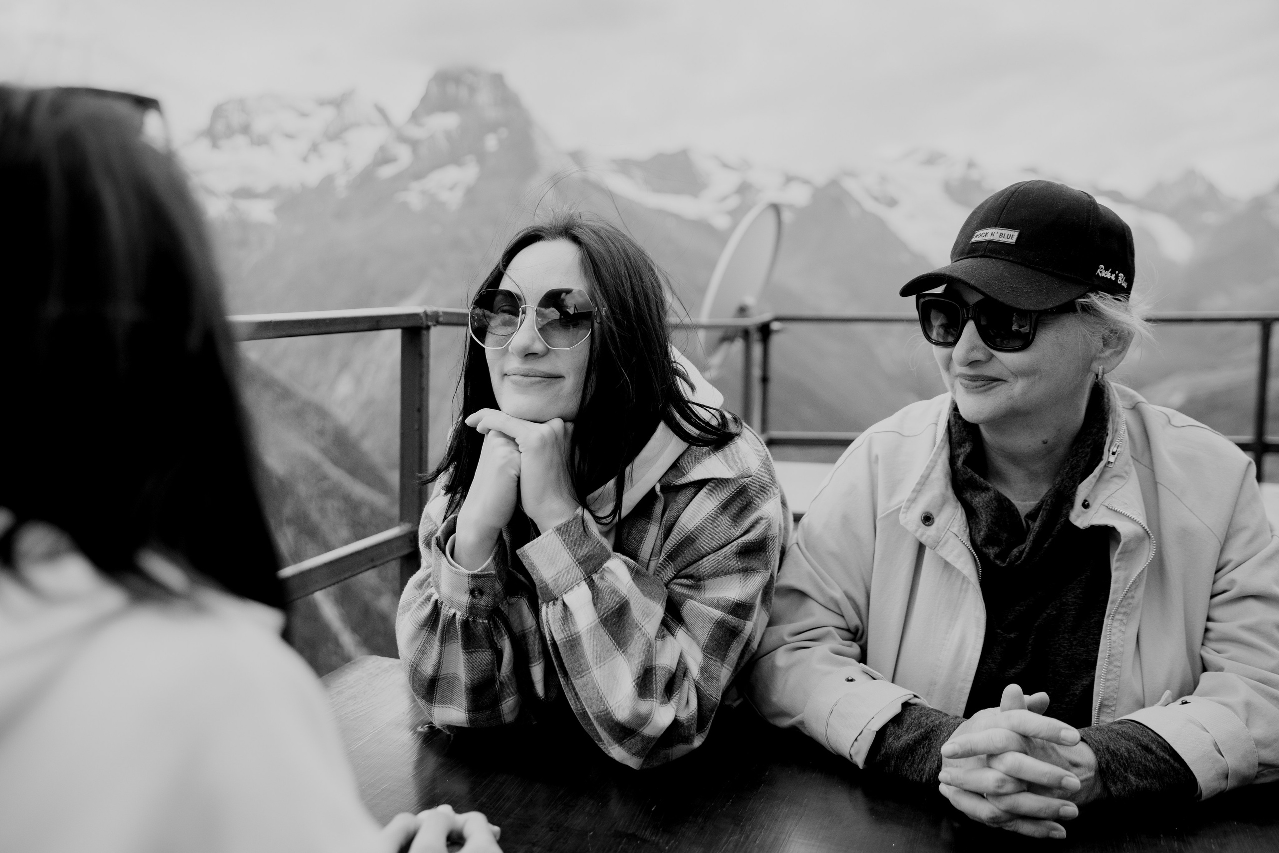 Юля с семьей, Домбай. Портфолио