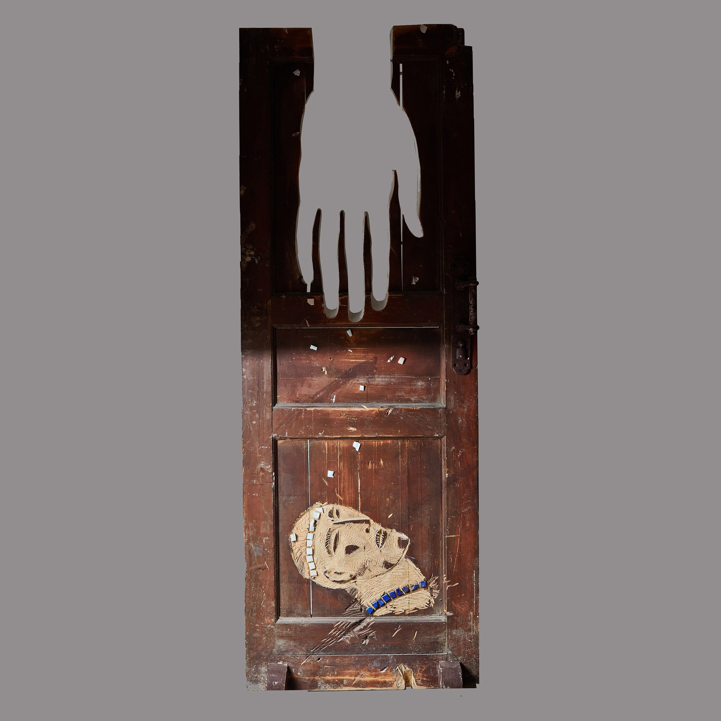 Современная скульптура на церковную тему.