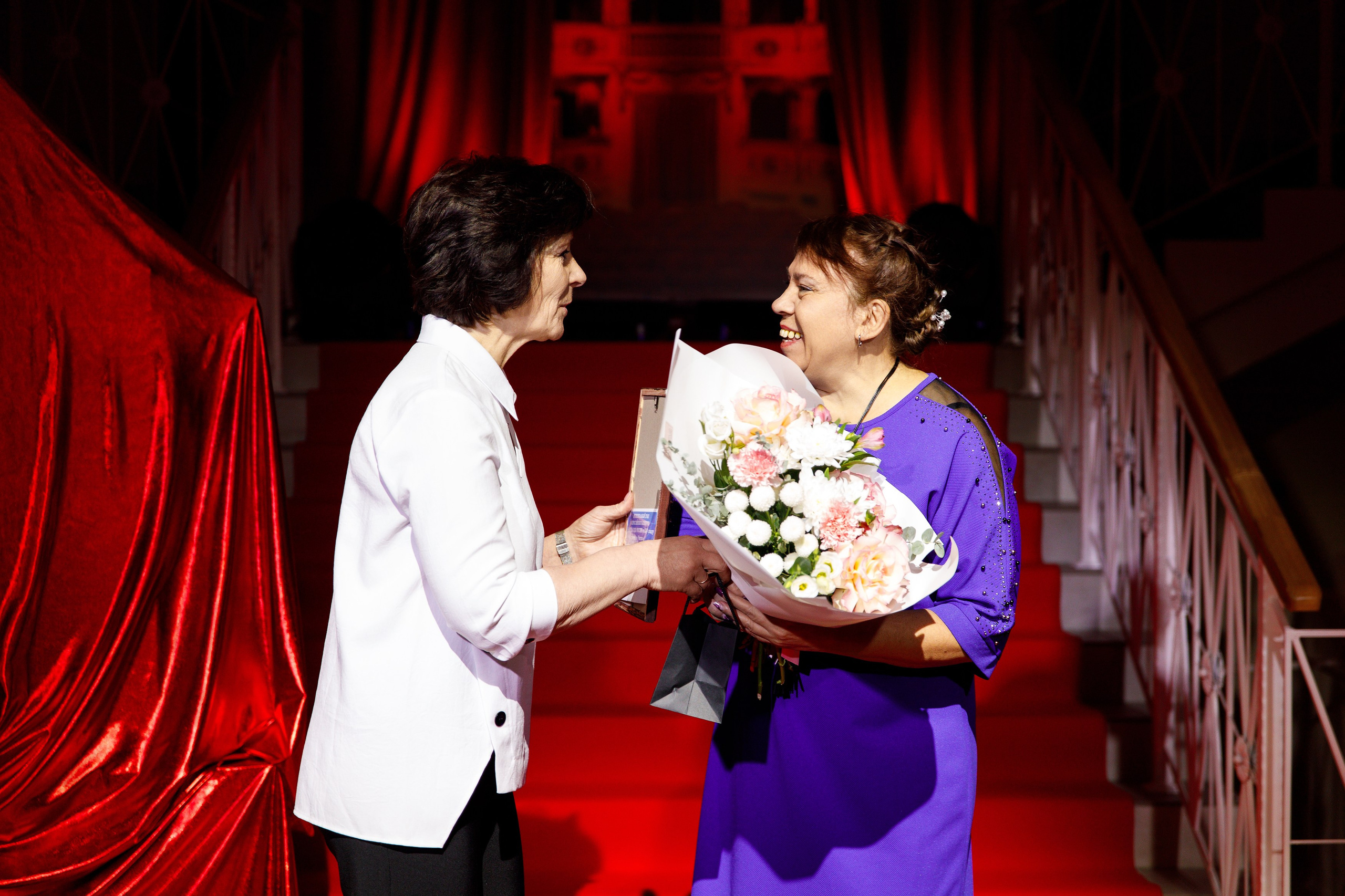 Награждение победителя конкурса «Учитель Года» г. Горнозаводск. Фотограф Дмитрий Молчанов | Фотограф Пермь | Фотограф