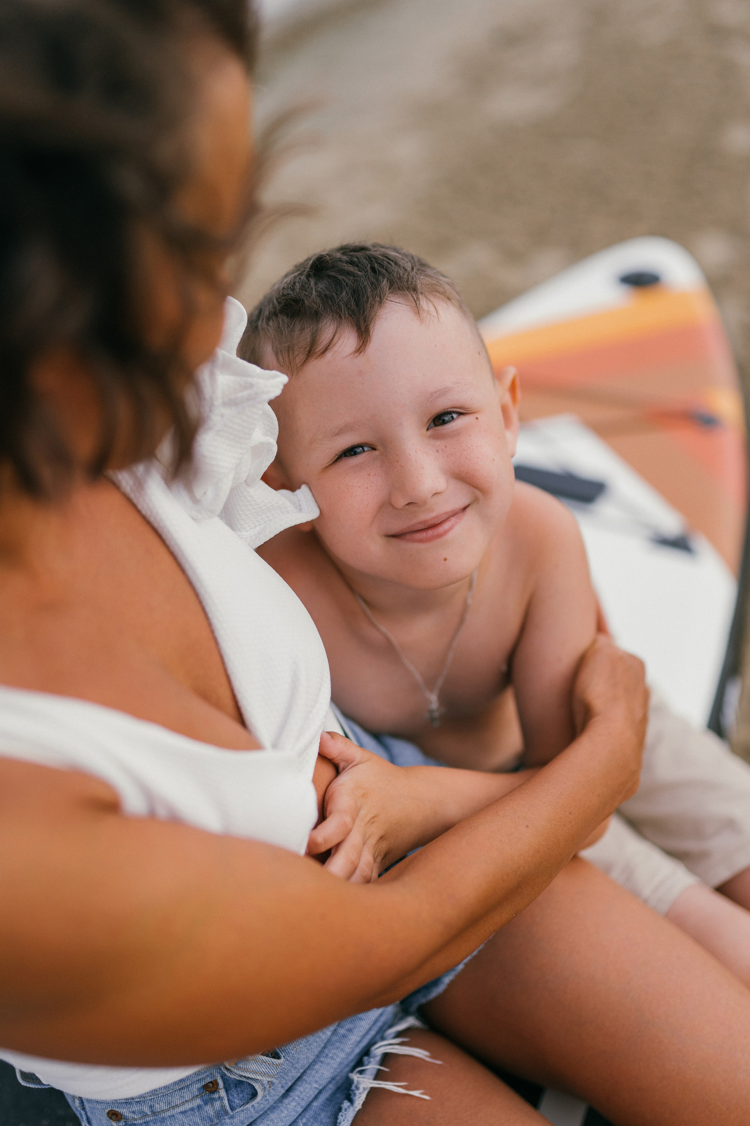  Фотограф в Геленджике заснял, как дети кормят чаек с пирса, фотограф Геленджик  