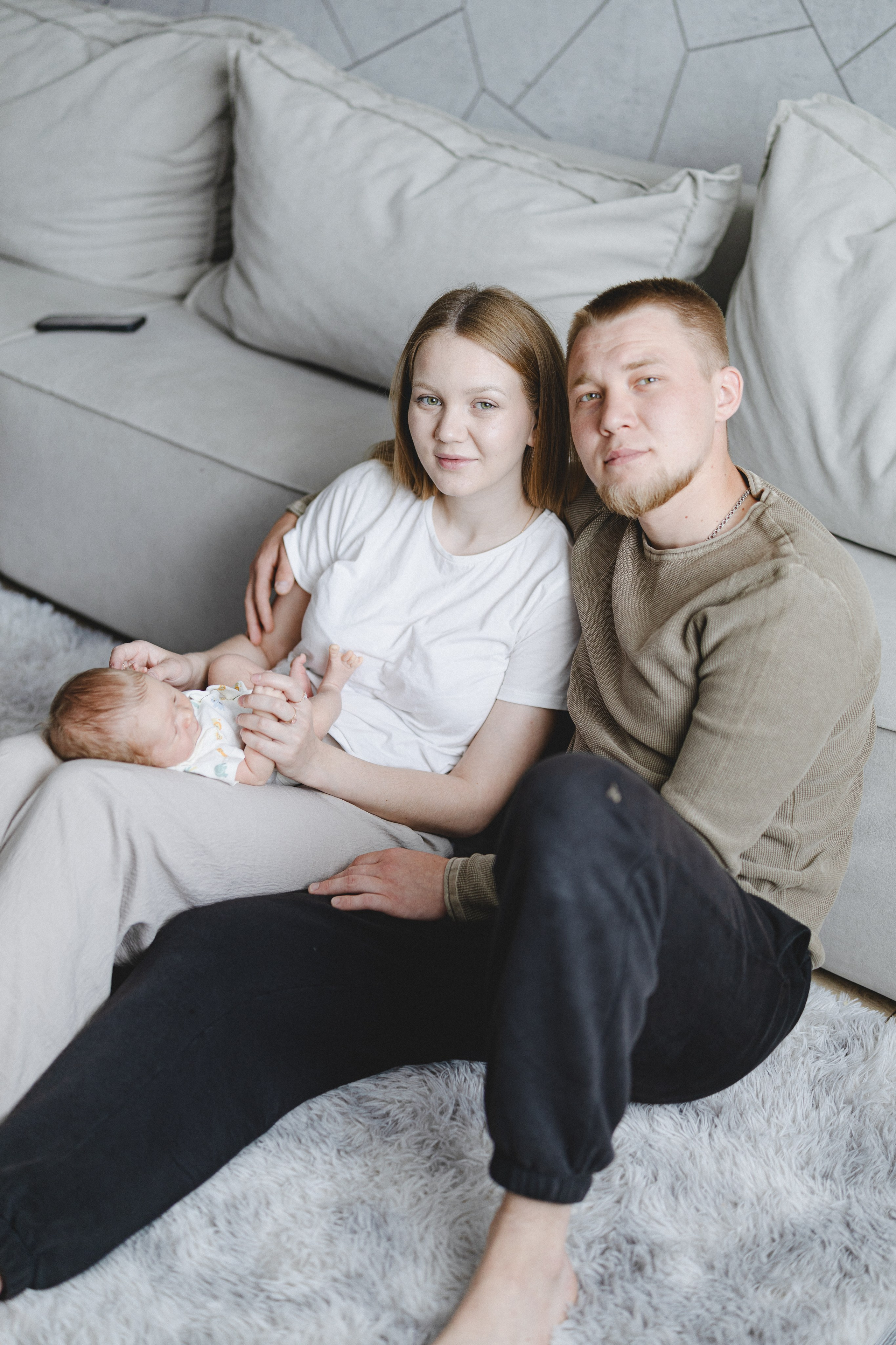 Natural family portrait with a newborn baby in Belgrade