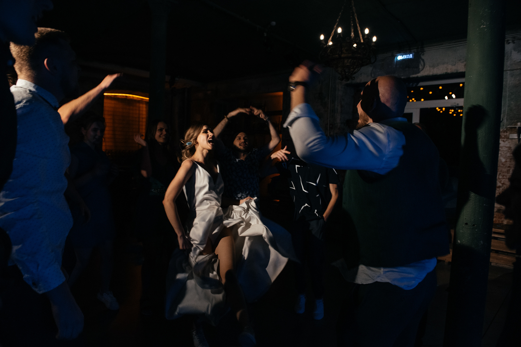 Go tusit'. Алина Посторонка