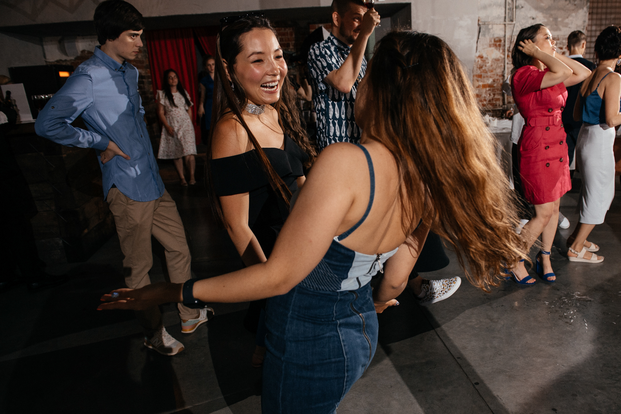 Go tusit'. Алина Посторонка