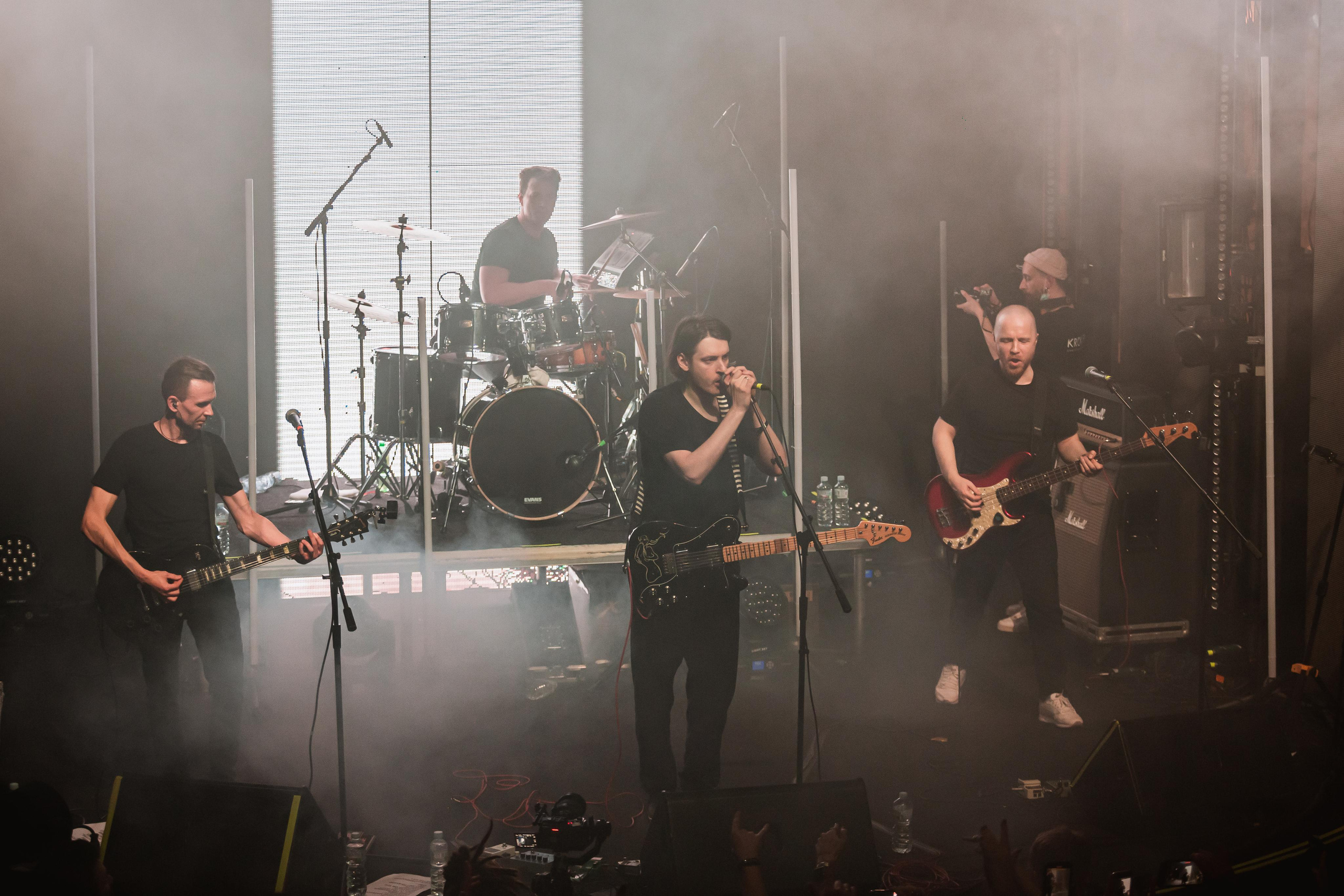 BITING ELBOWS. Photographer Sonkina Tatiana (Tanya Ash)