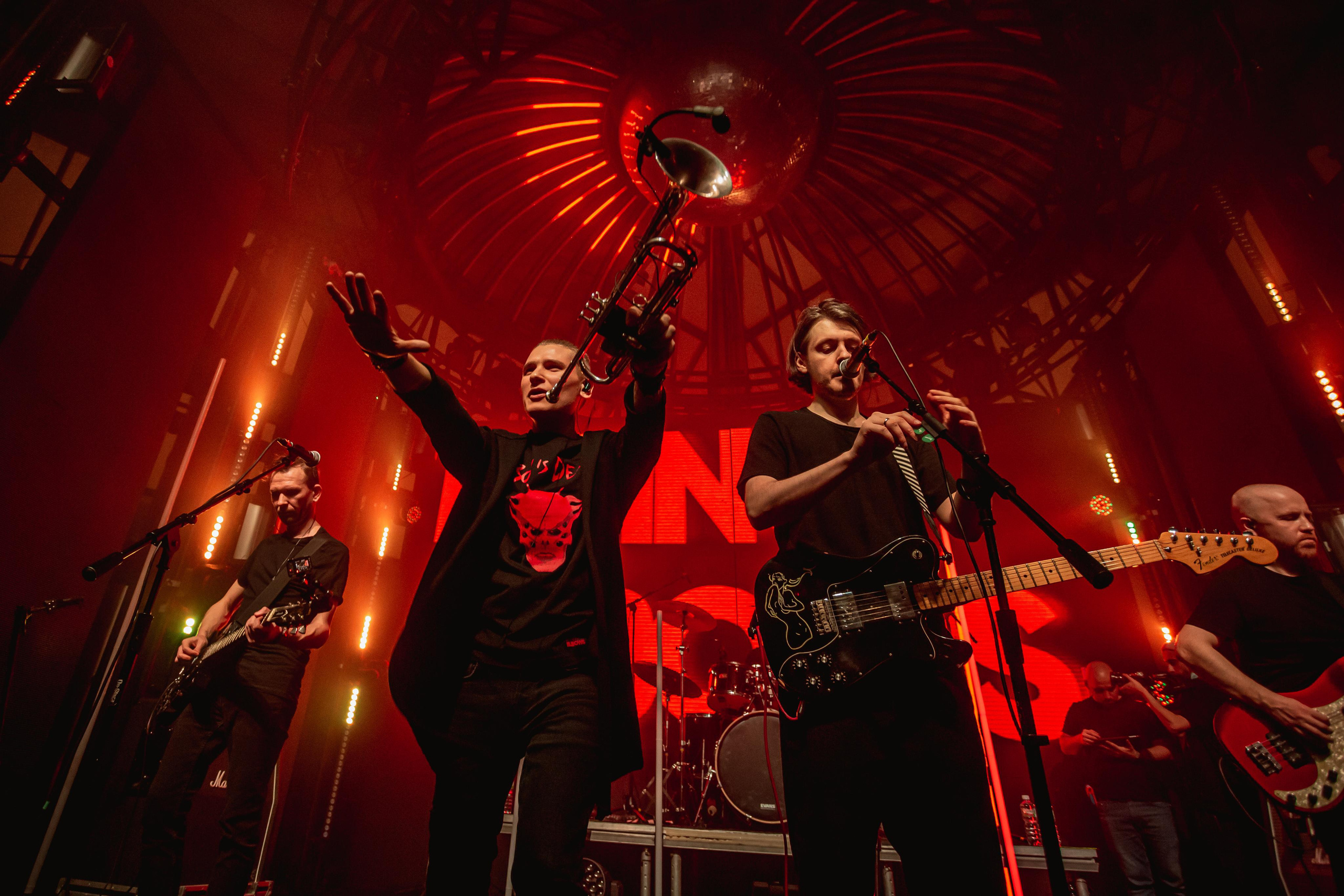 BITING ELBOWS. Photographer Sonkina Tatiana (Tanya Ash)