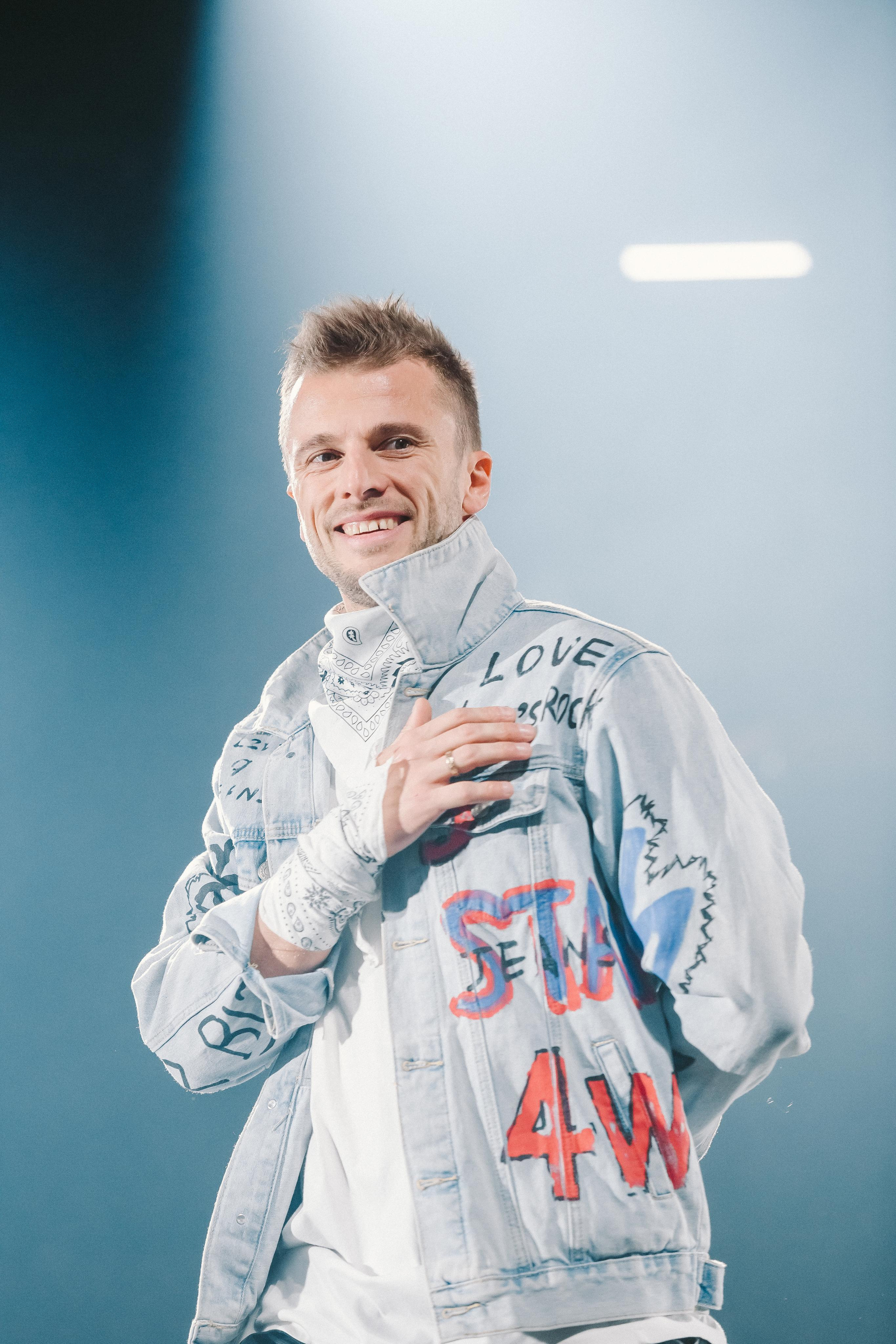 РУКИ ВВЕРХ. Фотограф Сонкина Татьяна