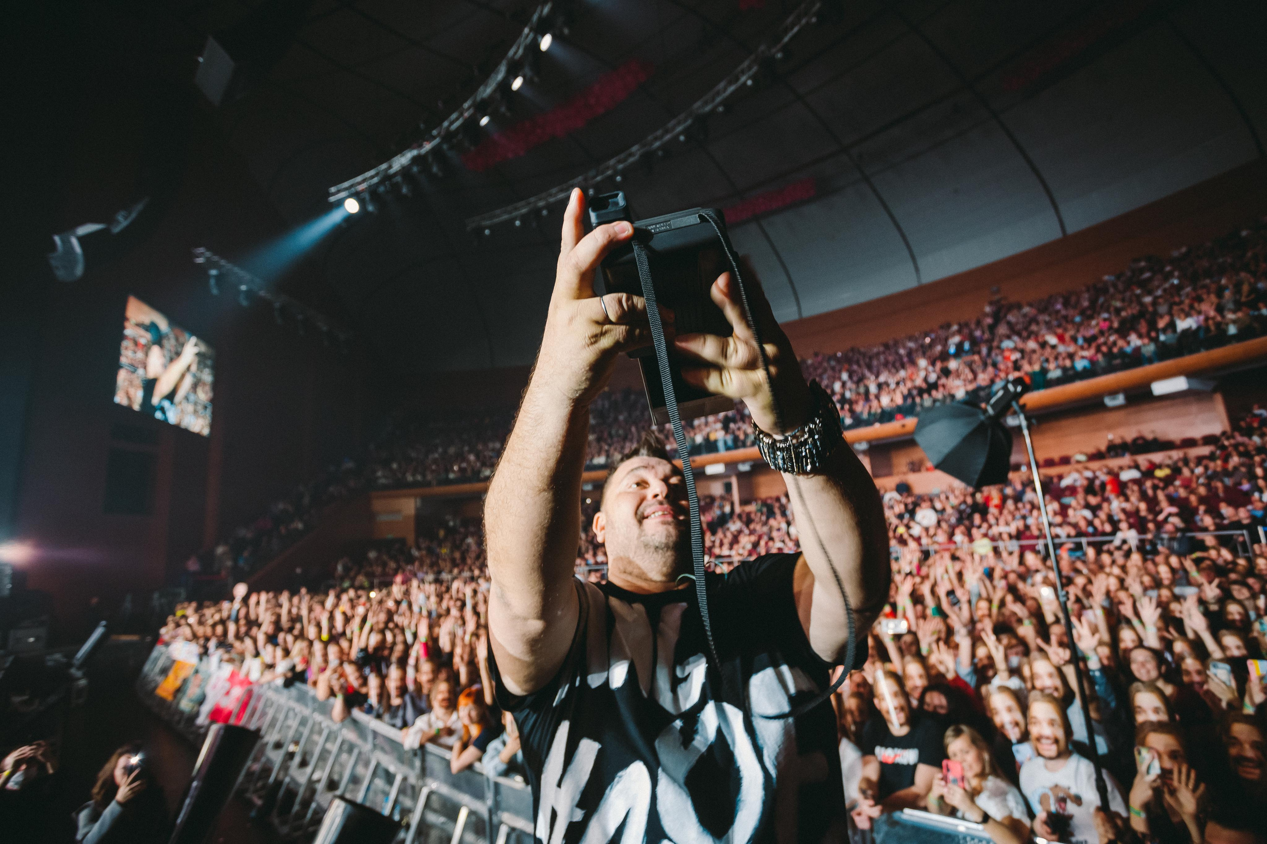 РУКИ ВВЕРХ. Фотограф Сонкина Татьяна