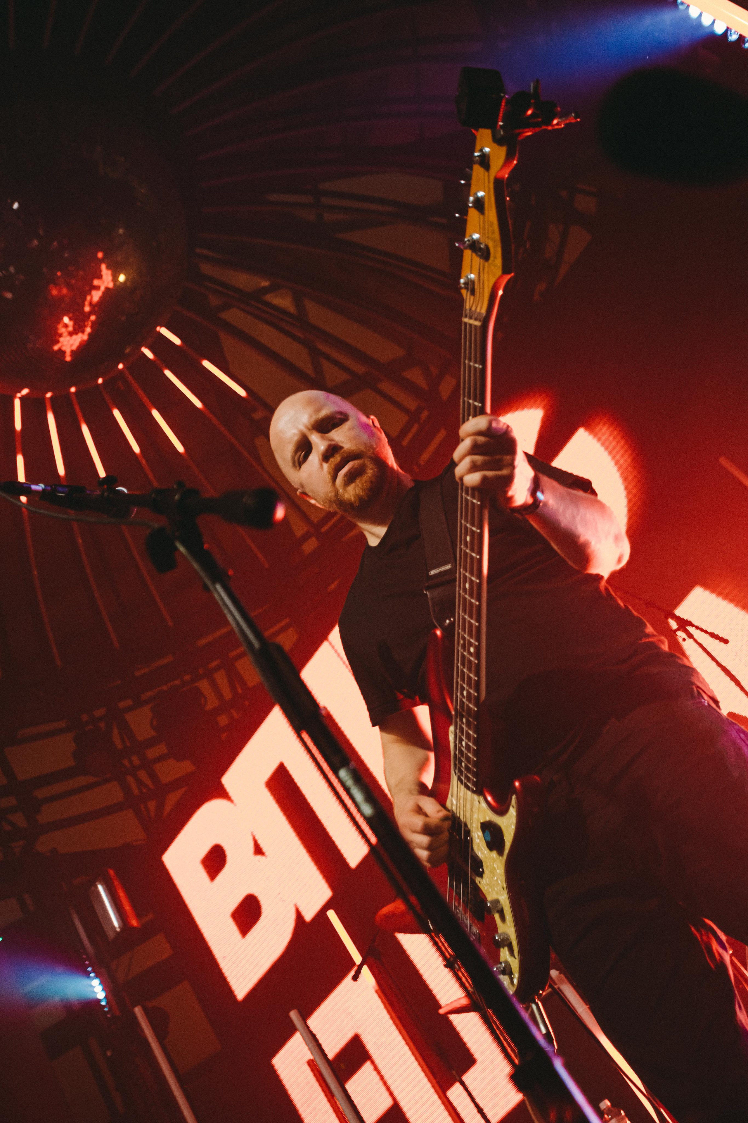 BITING ELBOWS. Photographer Sonkina Tatiana (Tanya Ash)